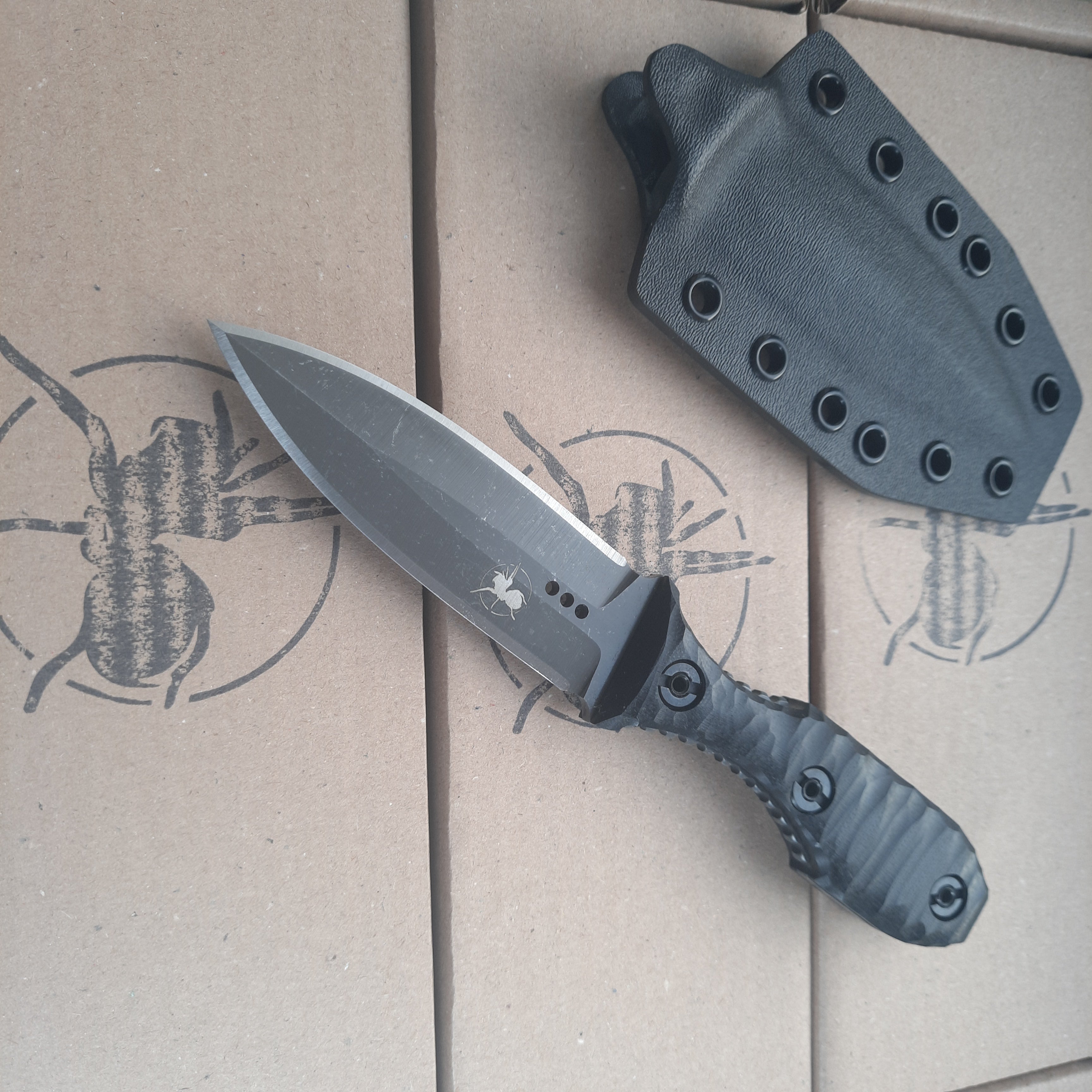 Nóż taktyczny Atrax SCOURGE DAGGER Stonewashed z czarną rękojeścią G10