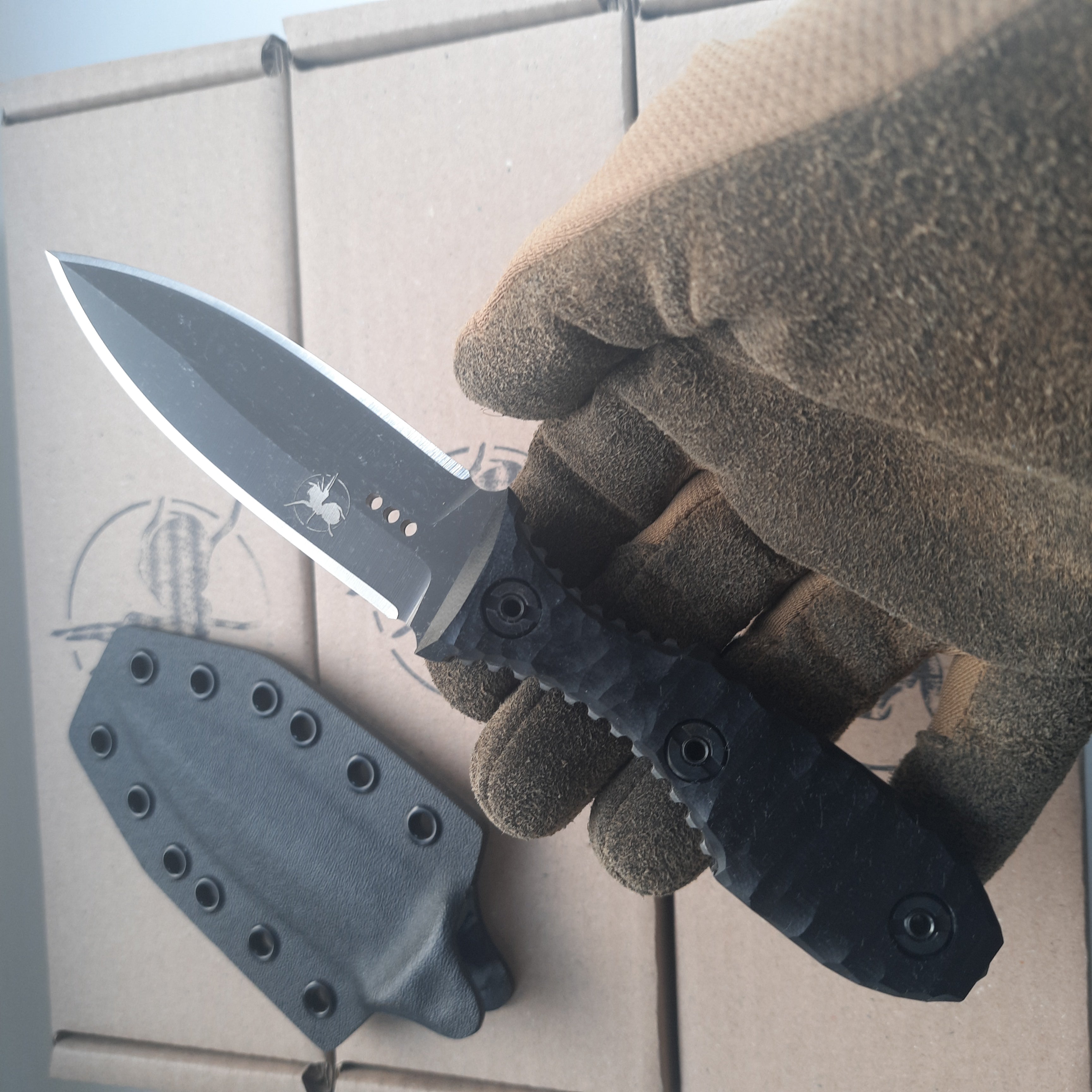 Nóż taktyczny Atrax SCOURGE DAGGER Stonewashed z czarną rękojeścią G10