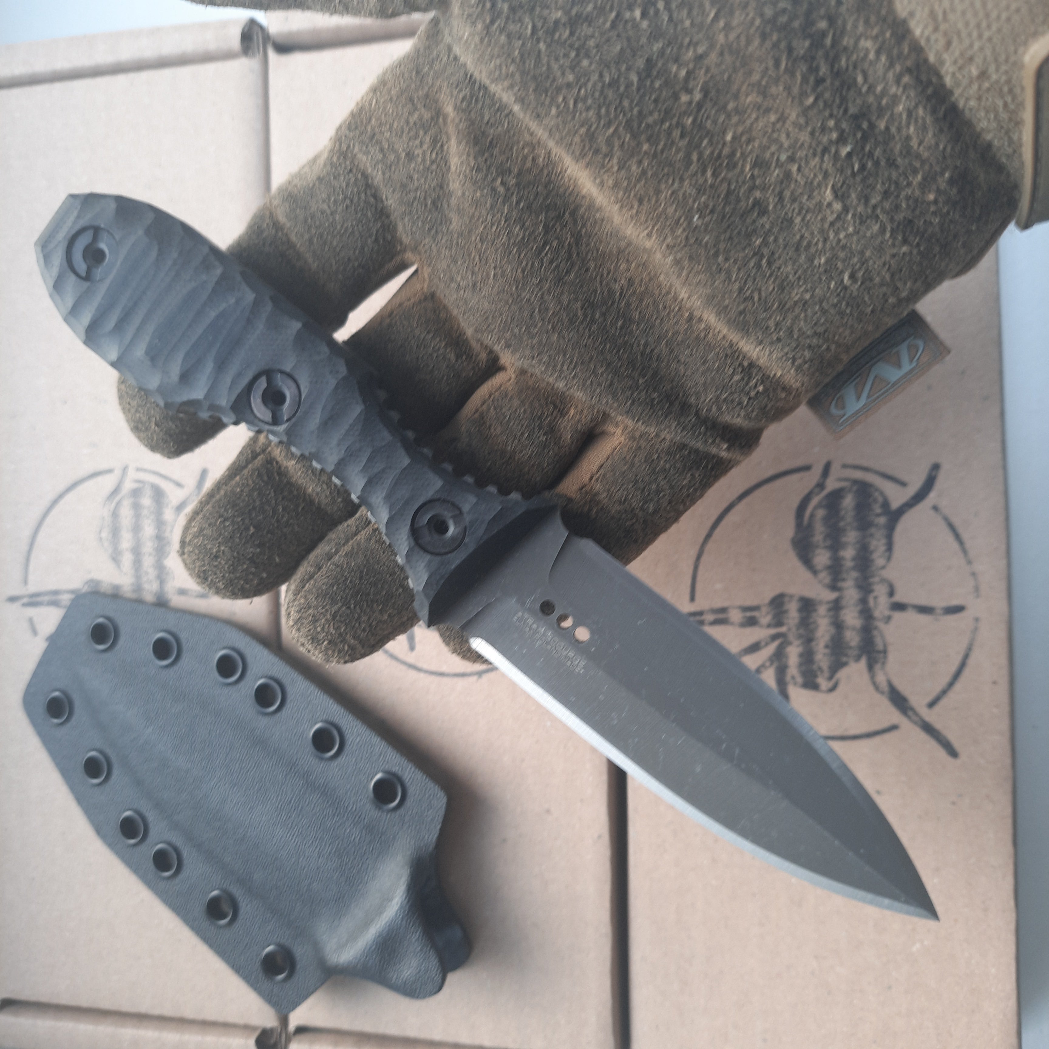 Nóż taktyczny Atrax SCOURGE DAGGER Stonewashed z czarną rękojeścią G10