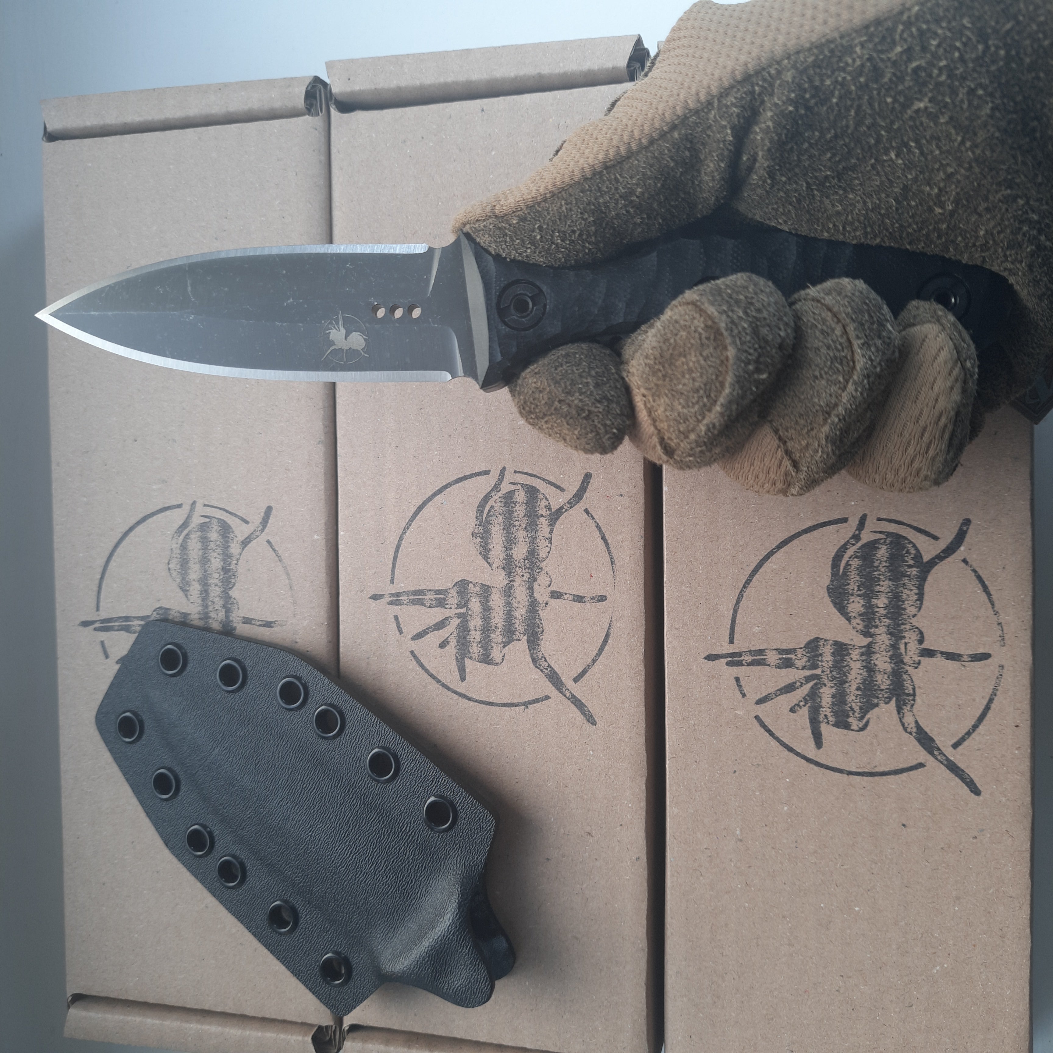 Nóż taktyczny Atrax SCOURGE DAGGER Stonewashed z czarną rękojeścią G10
