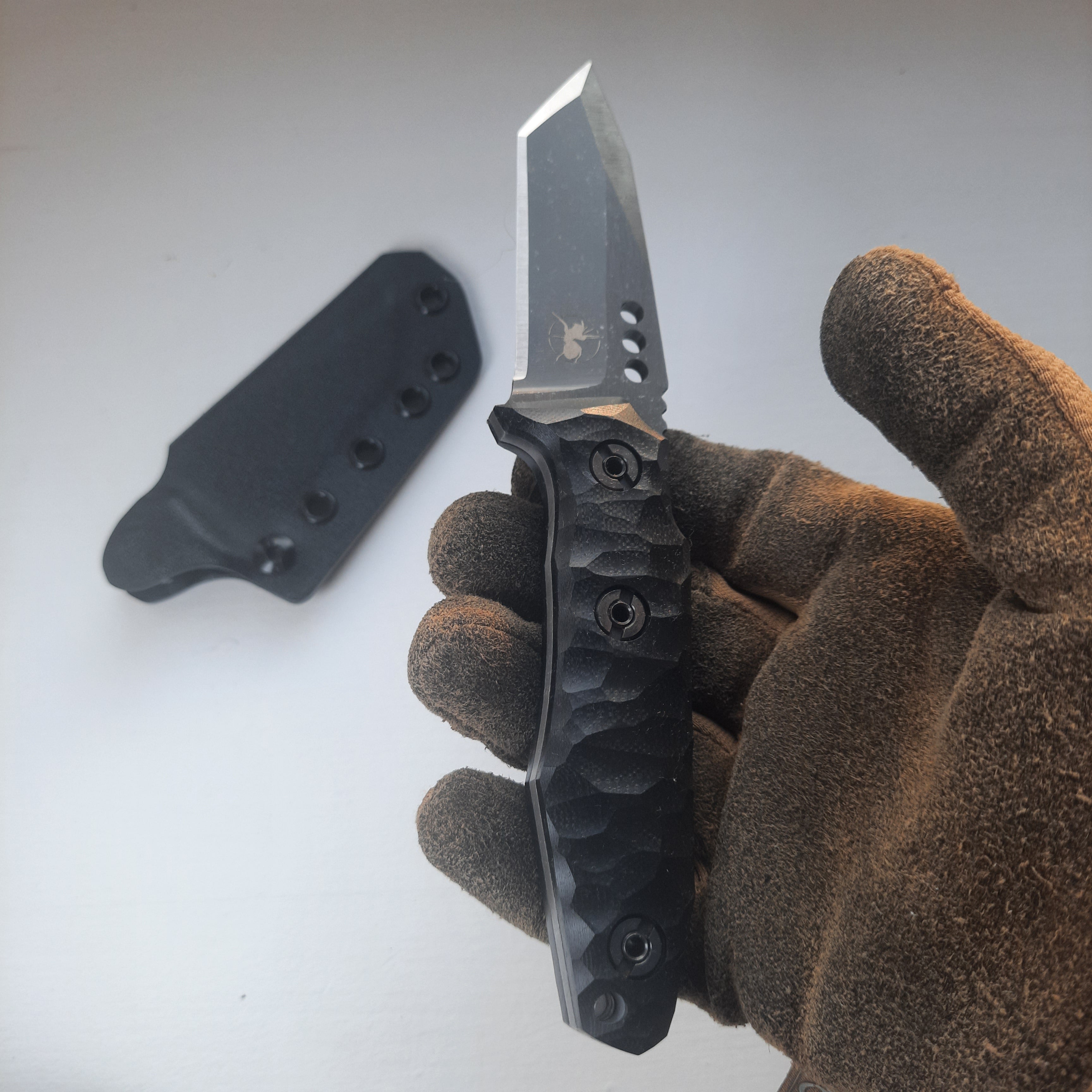 Nóż taktyczny i pielęgnacyjny Atrax SERUM Stonewashed z czarną rękojeścią