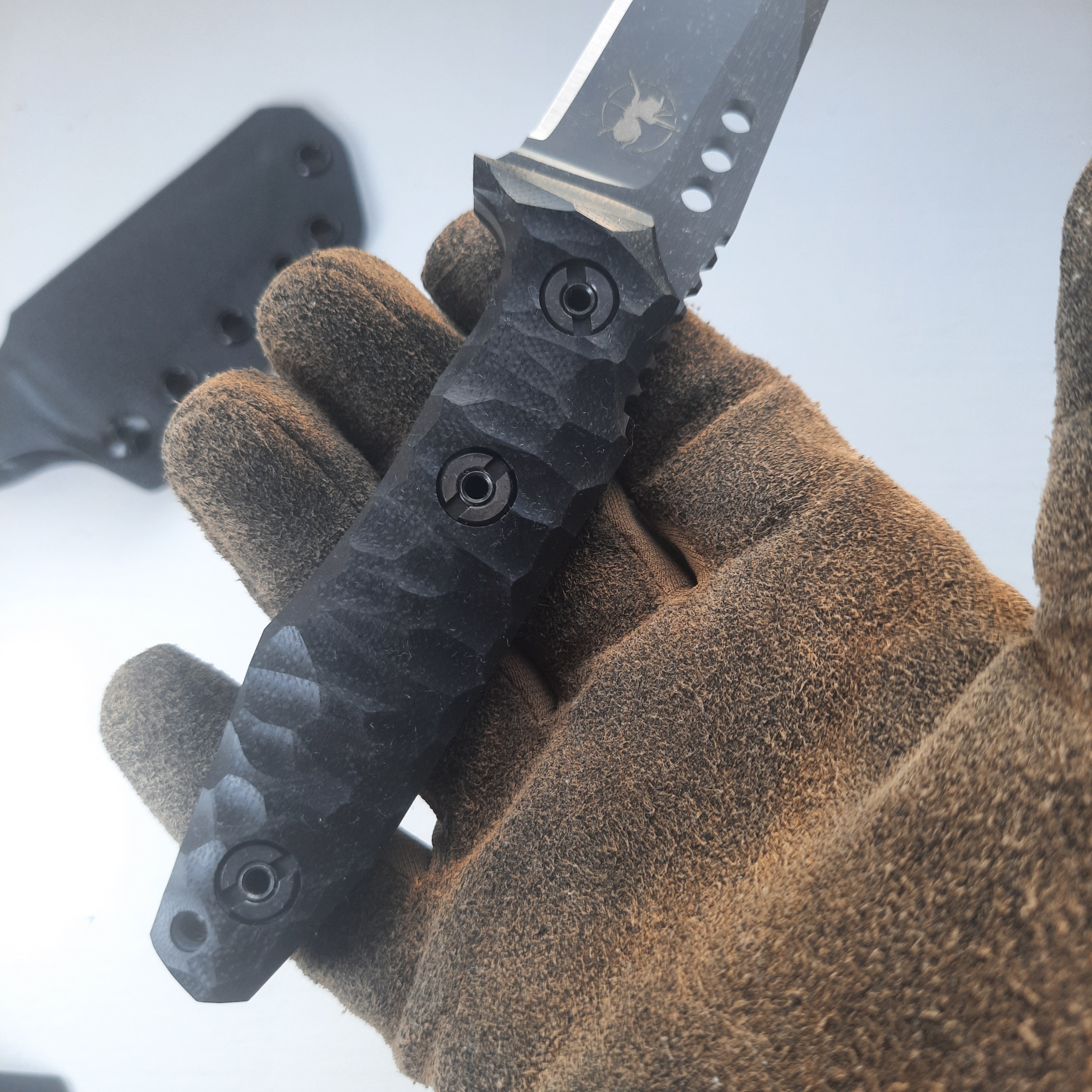 Atrax SERUM Stonewashed Tactical & Daycare Messer mit schwarzem Griff