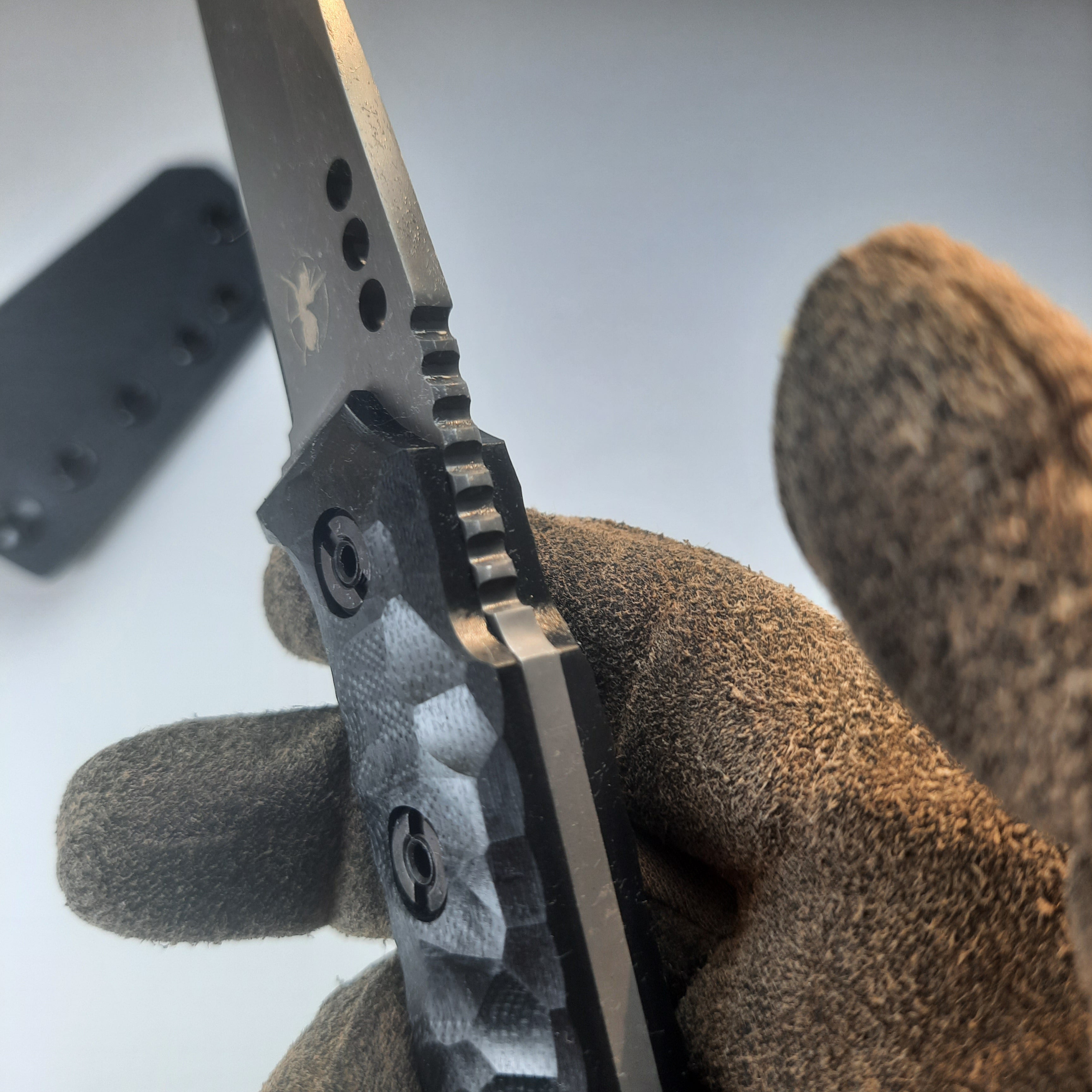 Atrax SERUM Stonewashed Tactical & Daycare Messer mit schwarzem Griff