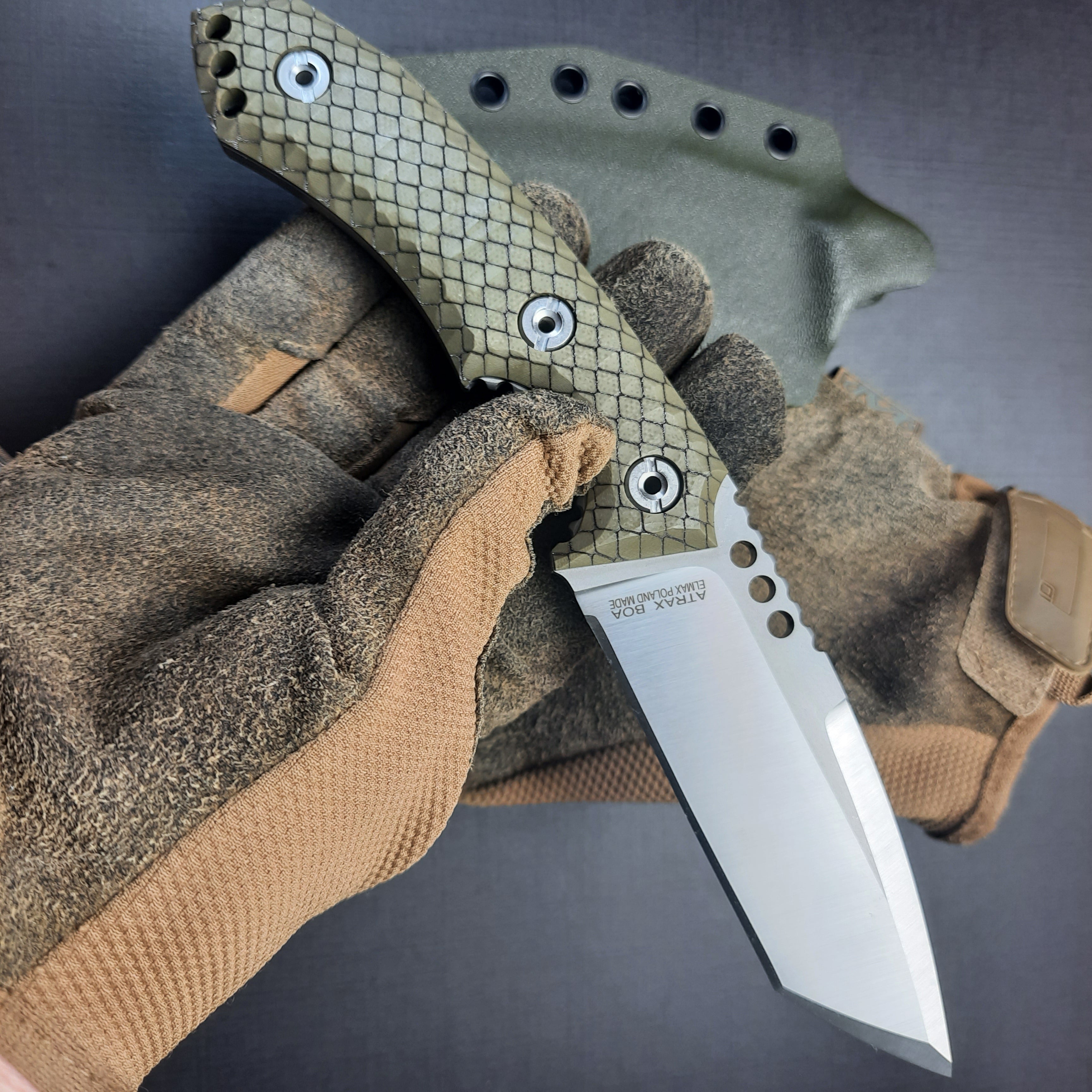 Atrax BOA Taktisches Messer, Silber satiniert, mit OD-grünem G10-Griff mit Schlangenhautmuster