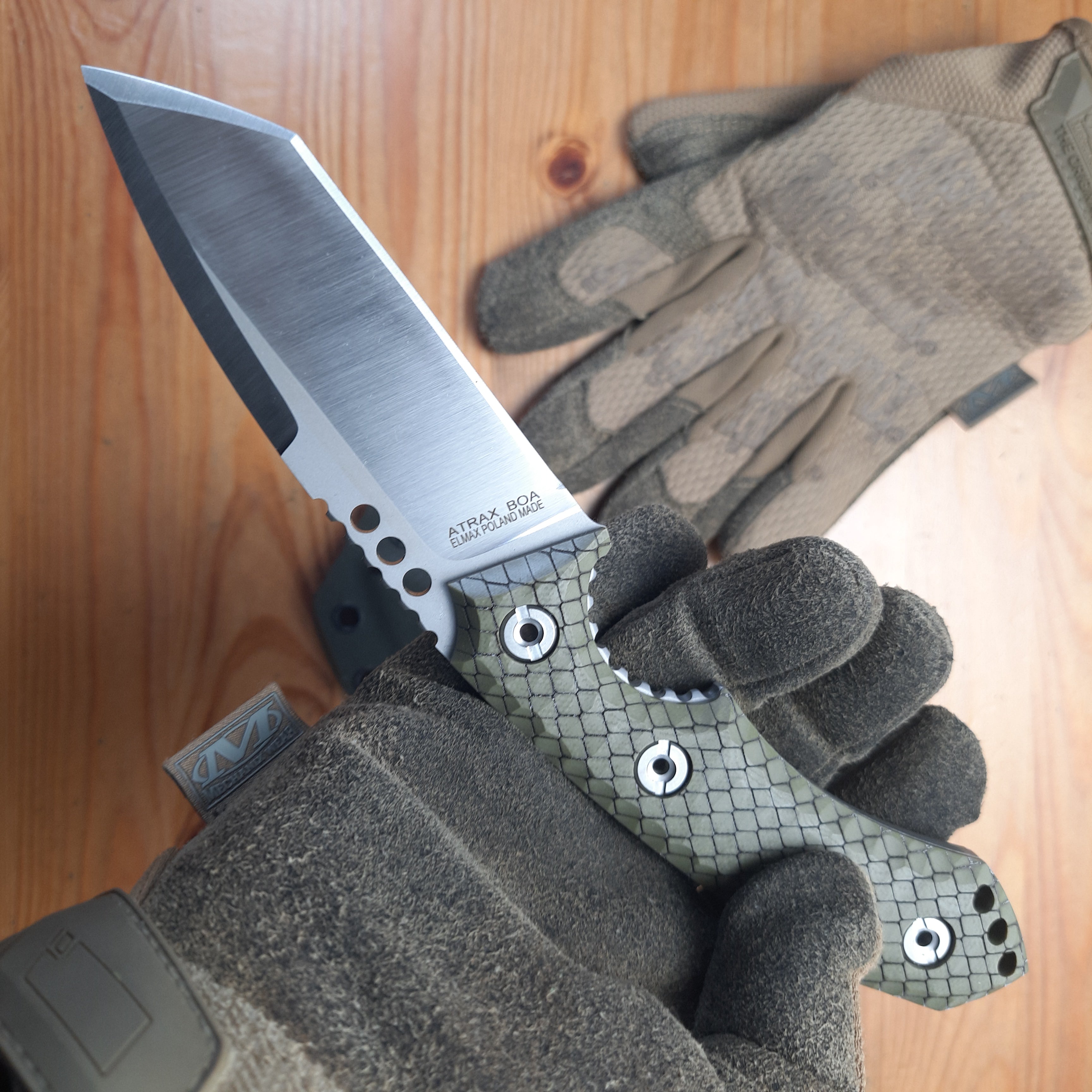Atrax BOA Taktisches Messer, Silber satiniert, mit OD-grünem G10-Griff mit Schlangenhautmuster