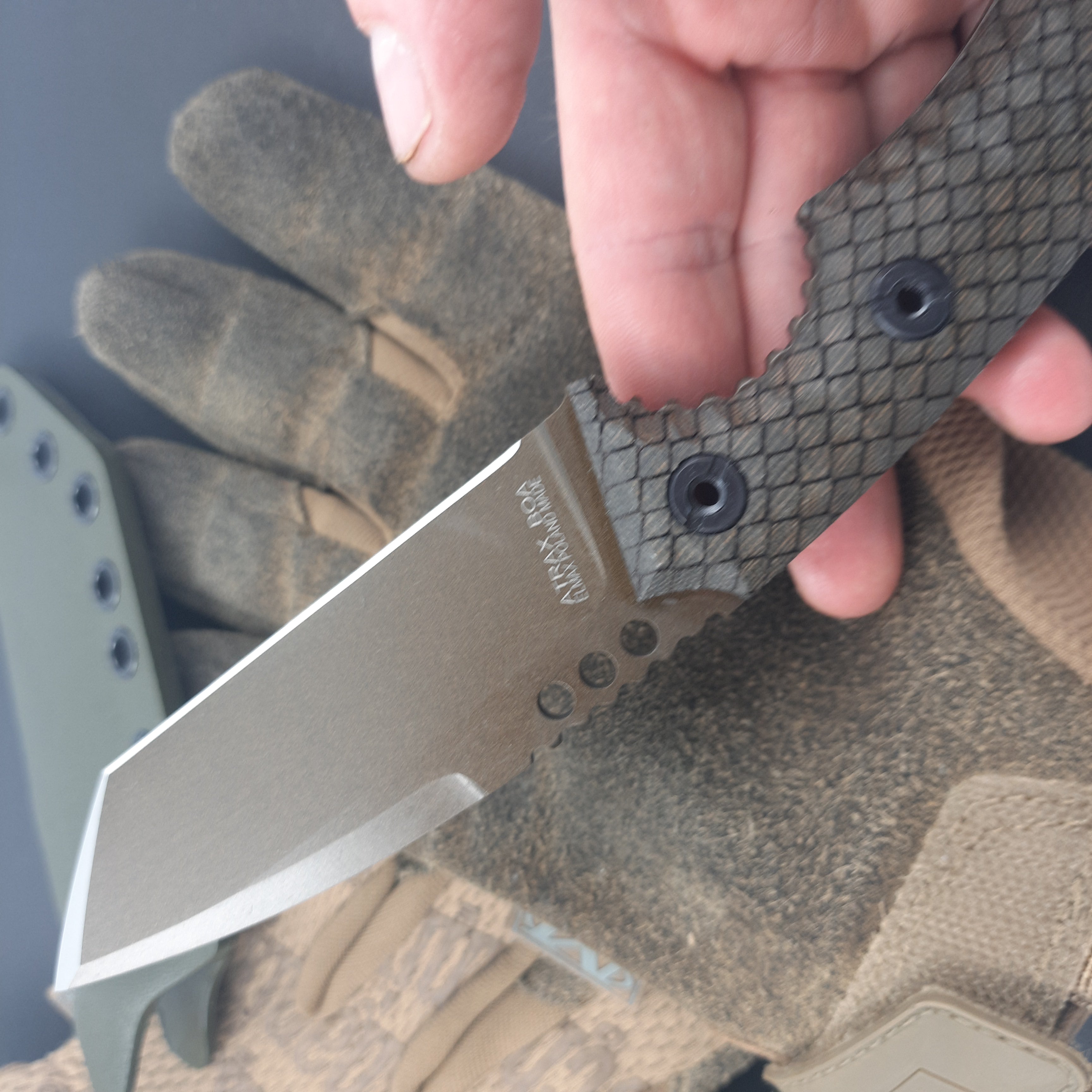 Atrax BOA Taktisches Messer, Mitternachtsbronze, Cerakote, grüner Canvas-Micarta-Griff
