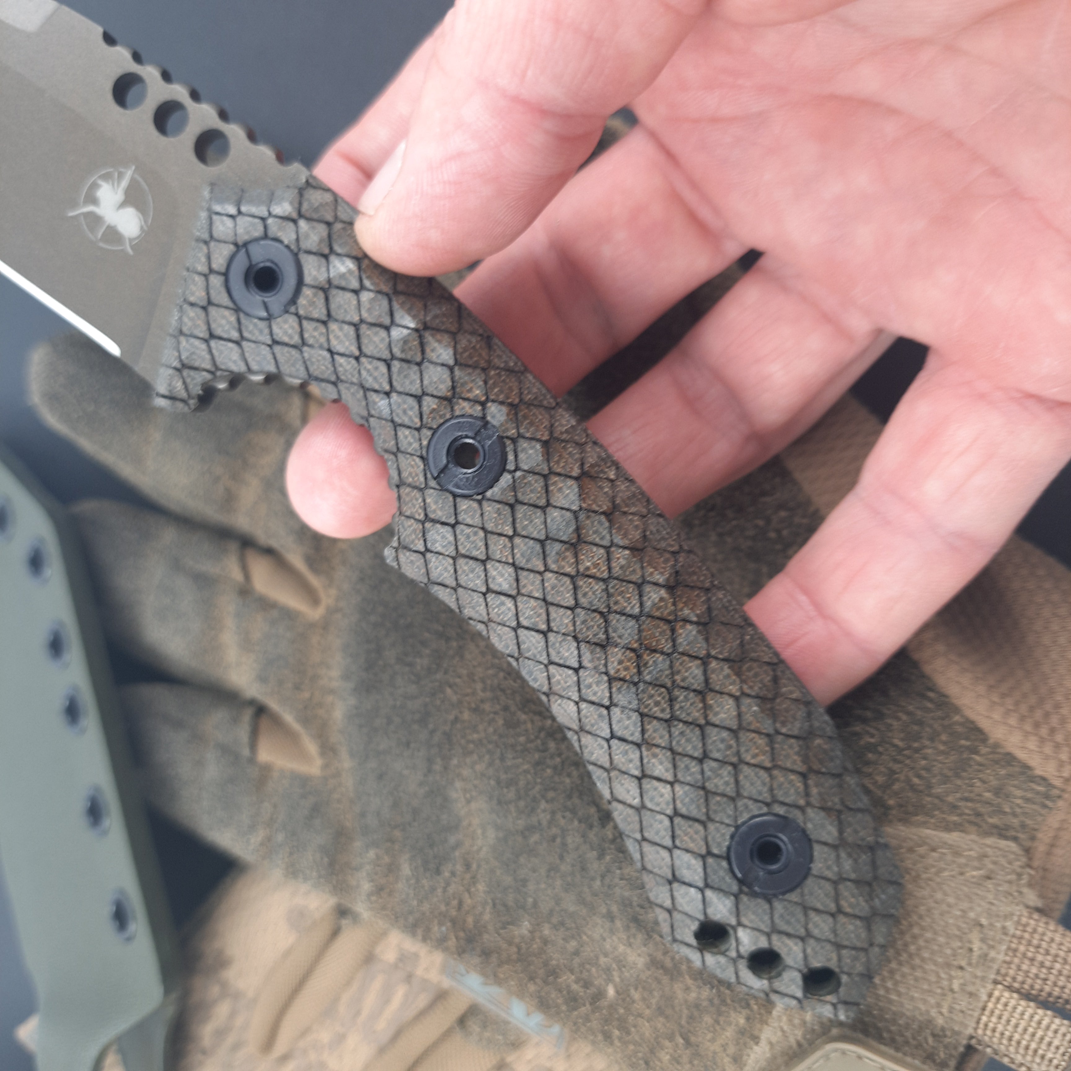 Atrax BOA Taktisches Messer, Mitternachtsbronze, Cerakote, grüner Canvas-Micarta-Griff