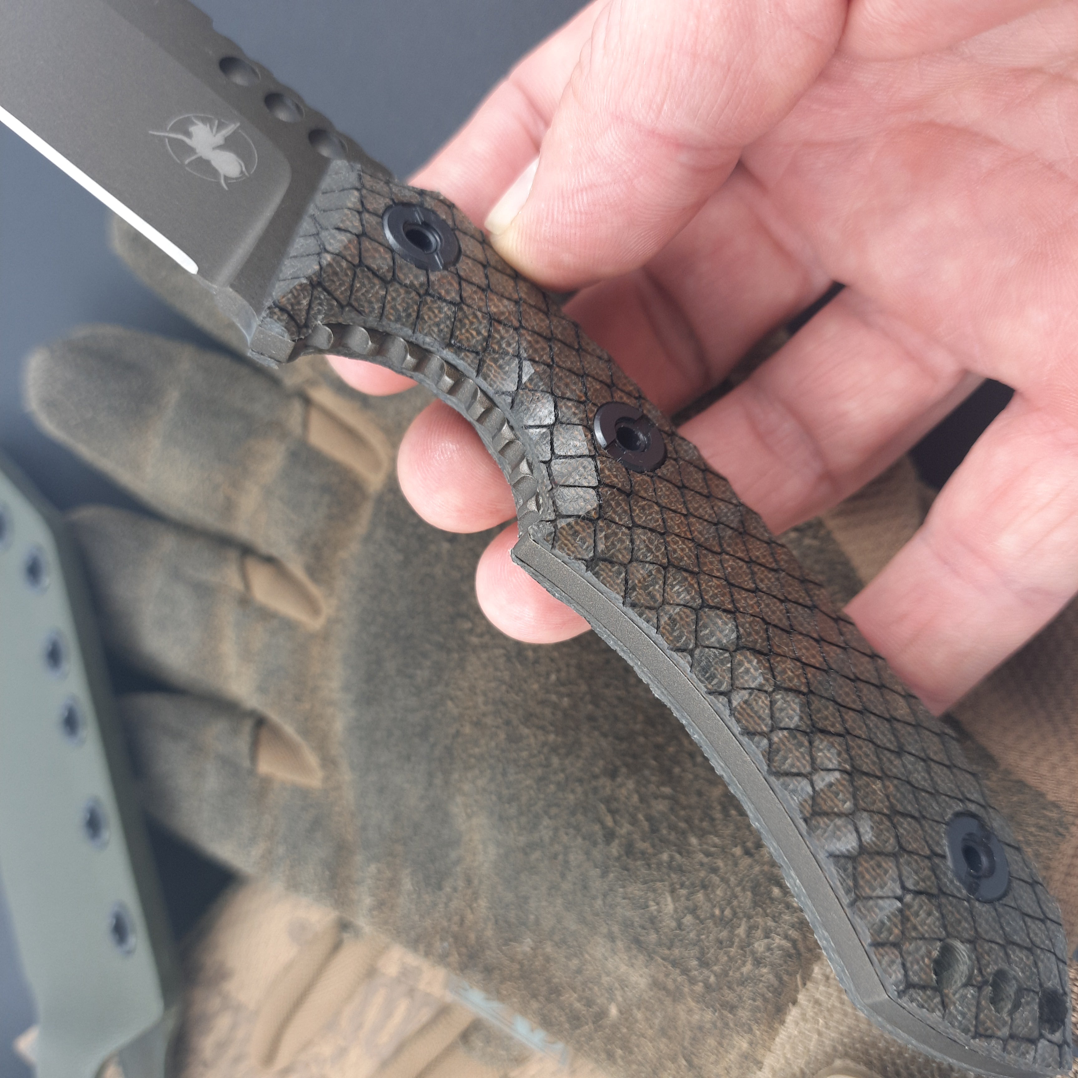 Atrax BOA Taktisches Messer, Mitternachtsbronze, Cerakote, grüner Canvas-Micarta-Griff