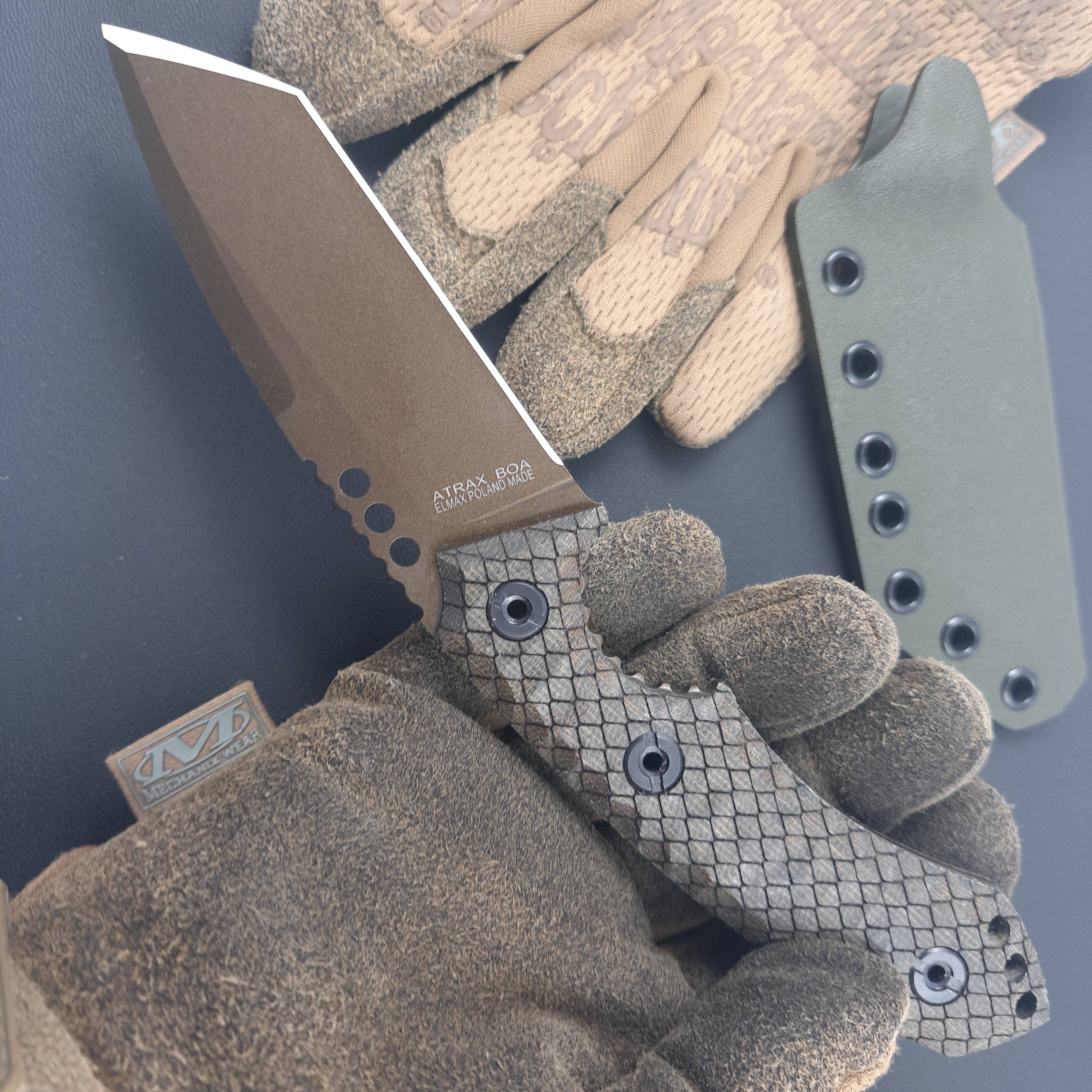 Atrax BOA Taktisches Messer, Mitternachtsbronze, Cerakote, grüner Canvas-Micarta-Griff