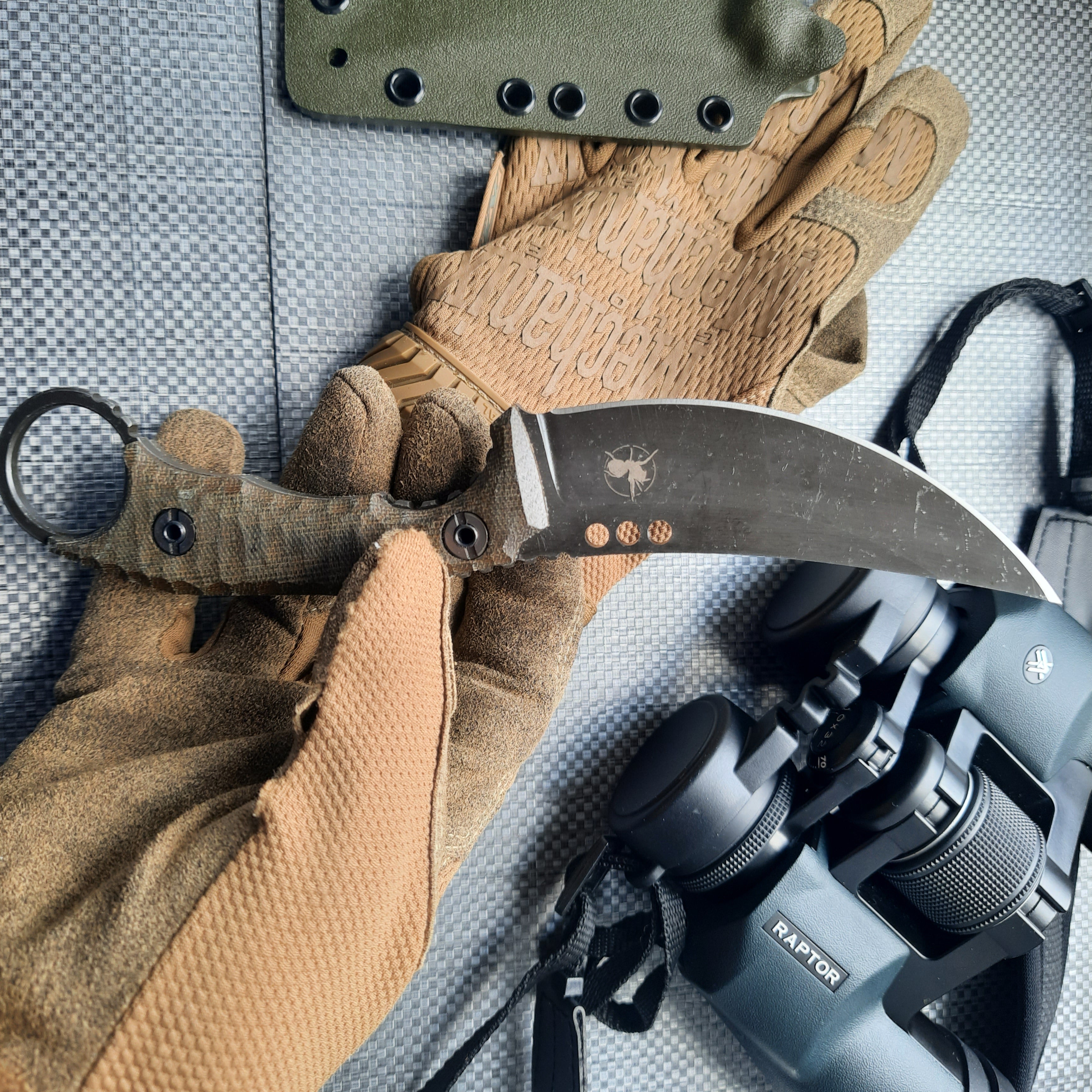 Nóż taktyczny Atrax PLAGUE Stonewashed z czarną rękojeścią G10 i czarnym kydexem