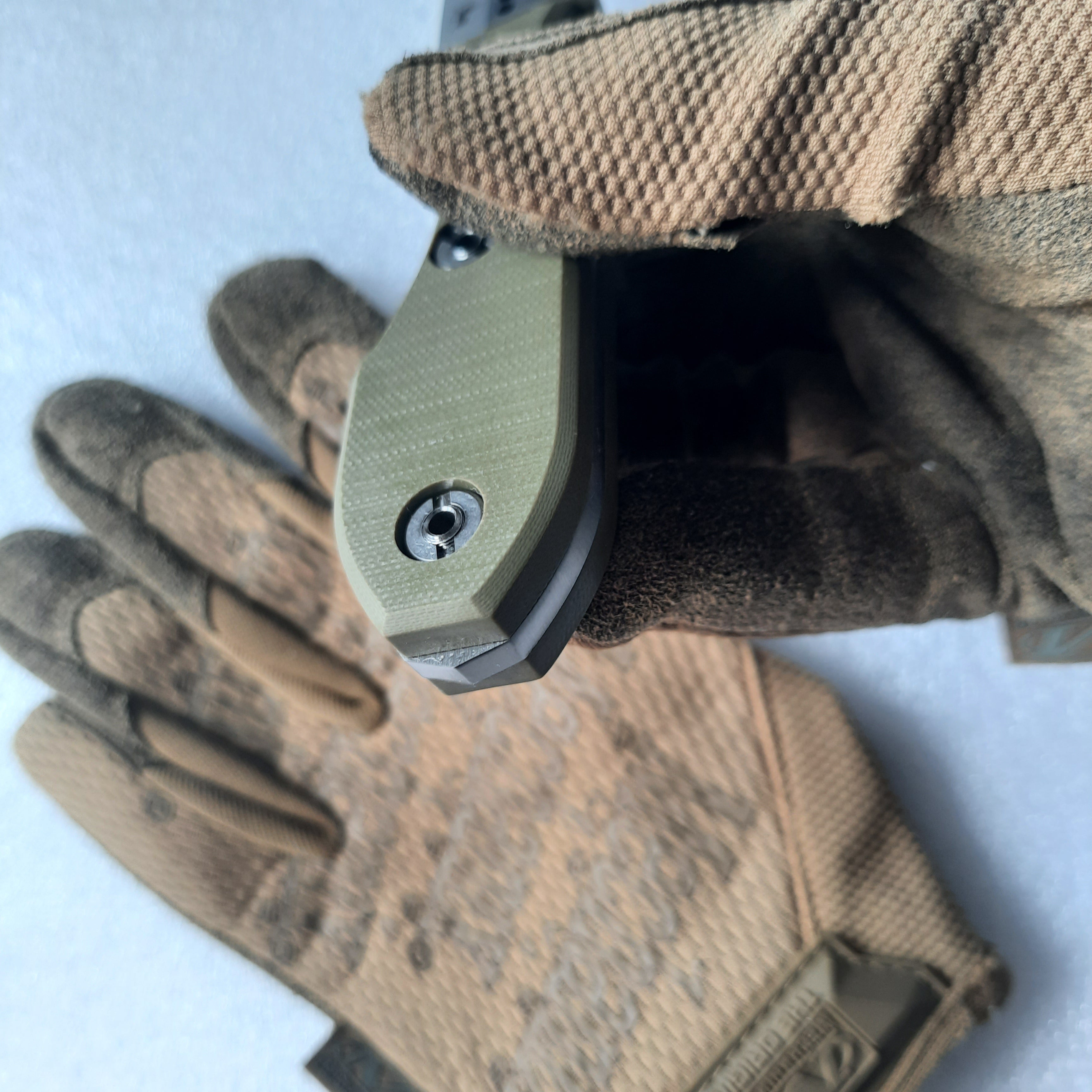 Atrax SCOURGE DAGGER Multicam Black Splinter Camo Cerakote Taktisches Messer mit schwarzem G10-Griff