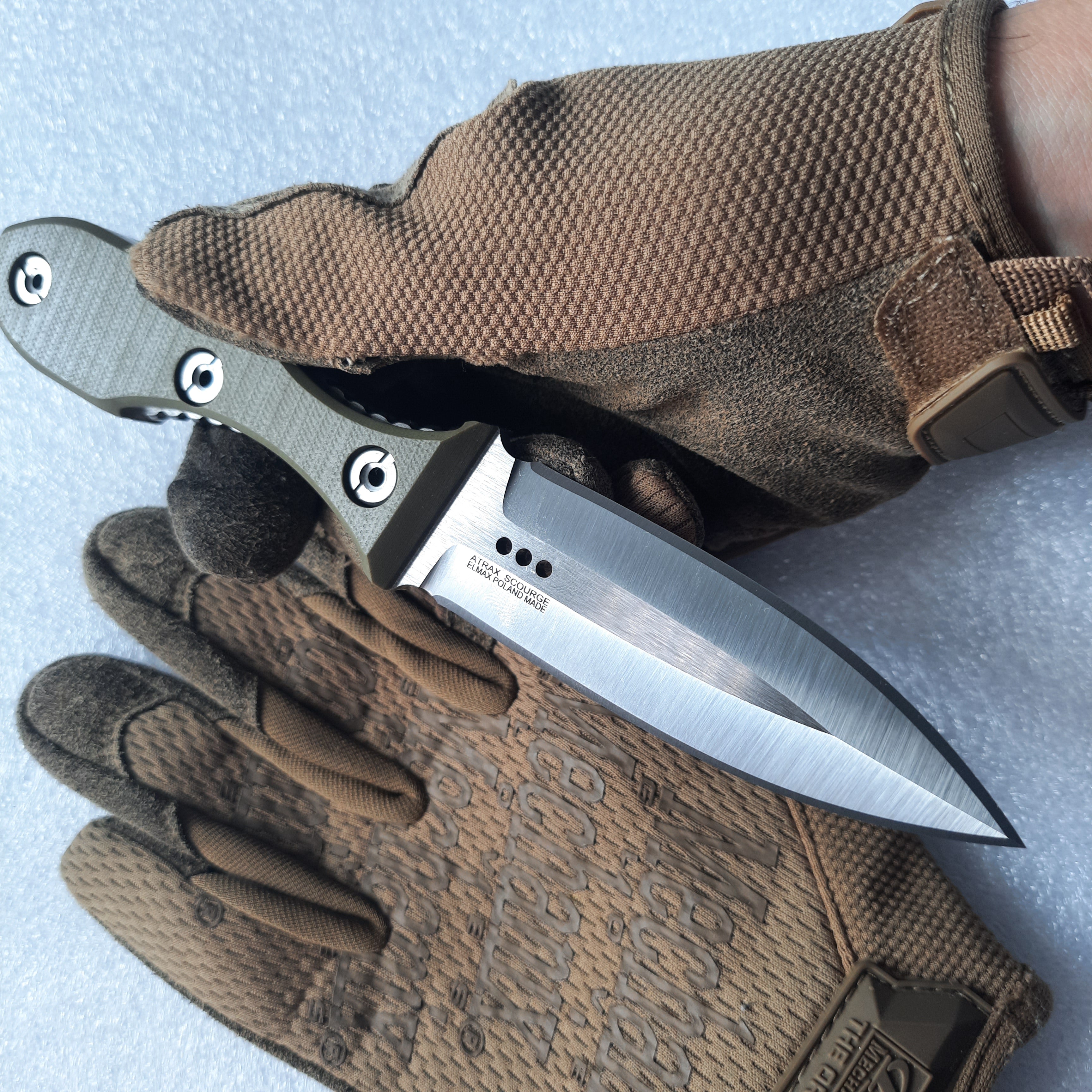 Atrax SCOURGE DAGGER Multicam Black Splinter Camo Cerakote Taktisches Messer mit schwarzem G10-Griff