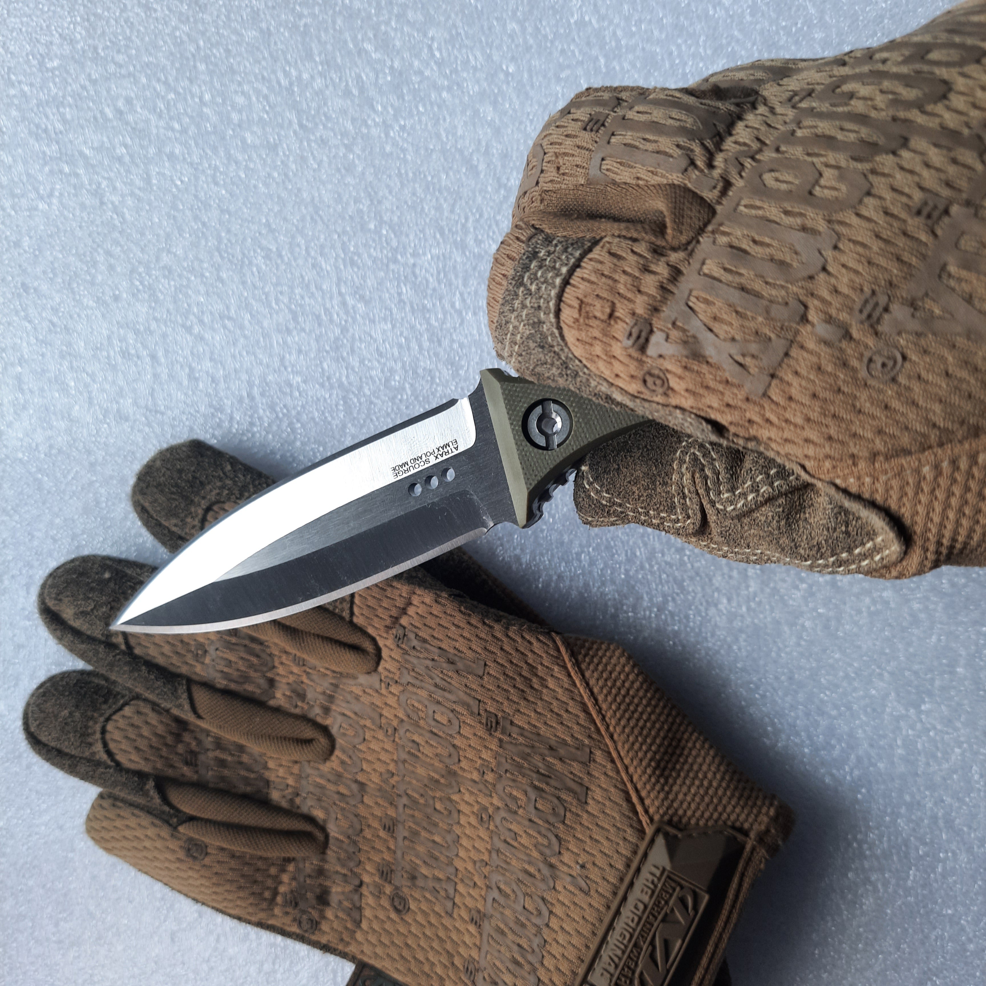 Atrax SCOURGE DAGGER Multicam Black Splinter Camo Cerakote Taktisches Messer mit schwarzem G10-Griff