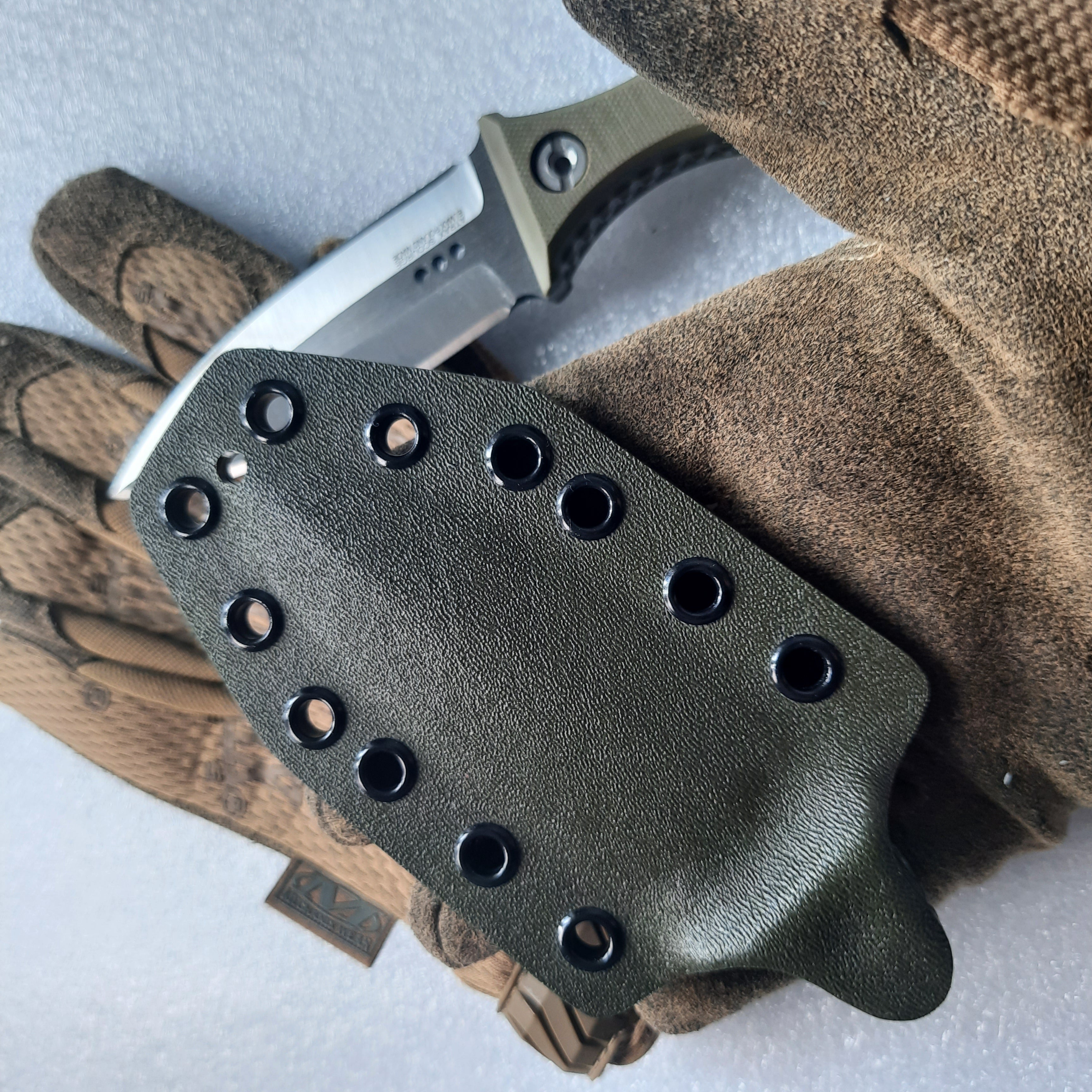 Atrax SCOURGE DAGGER Multicam Black Splinter Camo Cerakote Taktisches Messer mit schwarzem G10-Griff