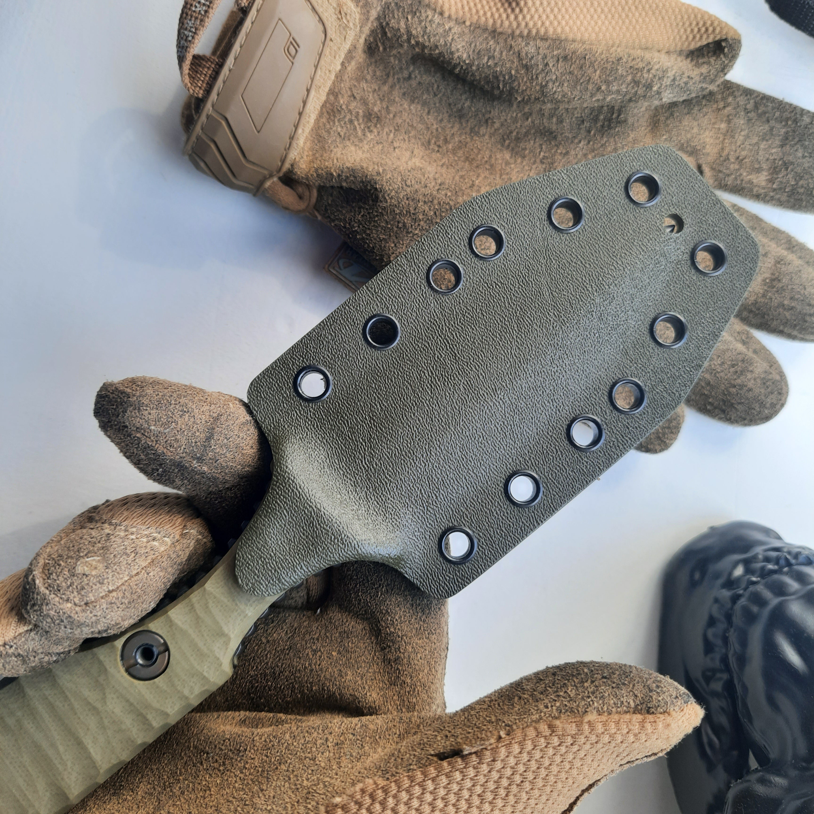 Atrax SCOURGE DAGGER DLC Tungsten Carbide Coating Tactical Knife with OD Green G10 Handle
