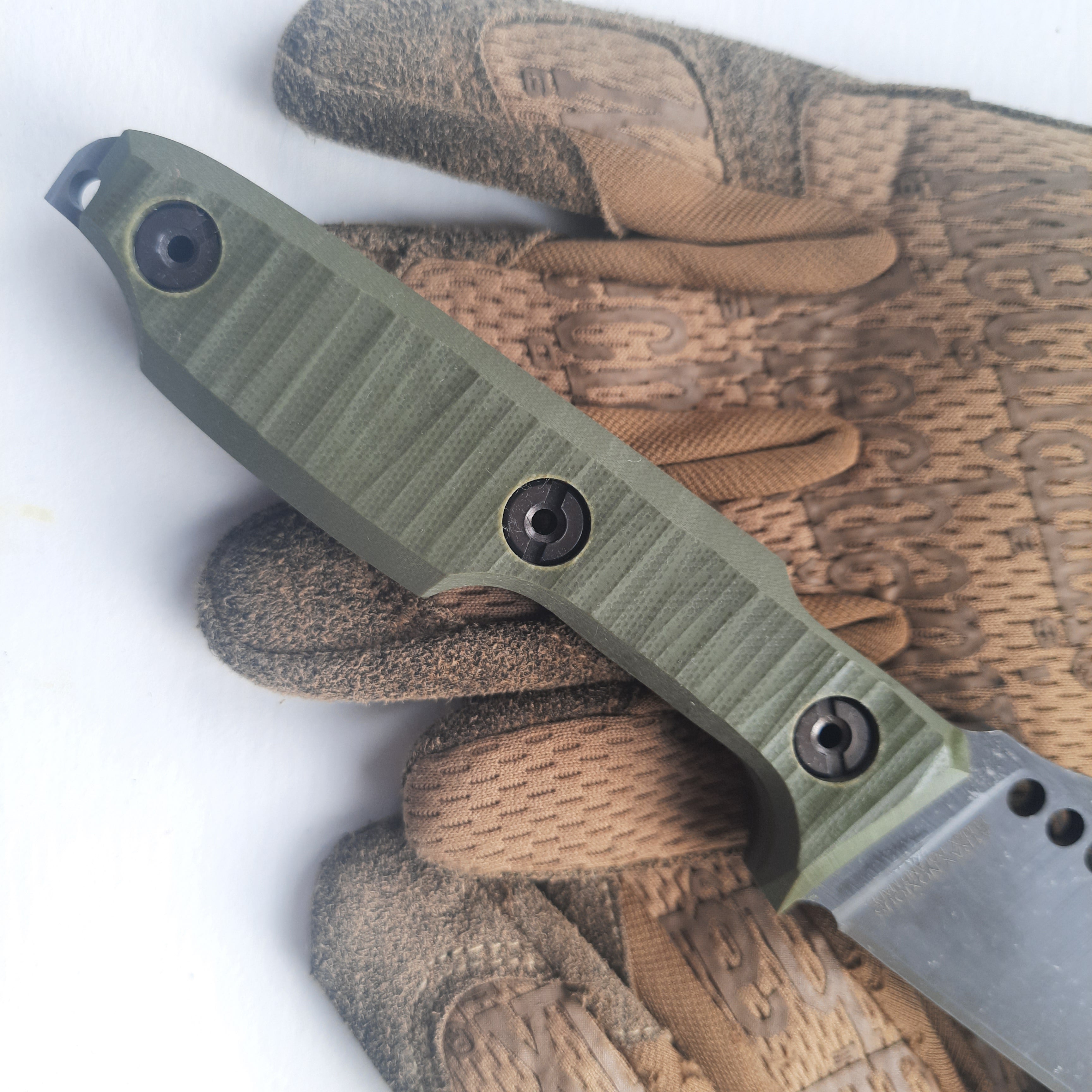 Nóż taktyczny Atrax NOXIOUS z brązową rękojeścią i powłoką LR BLACK Cerakote