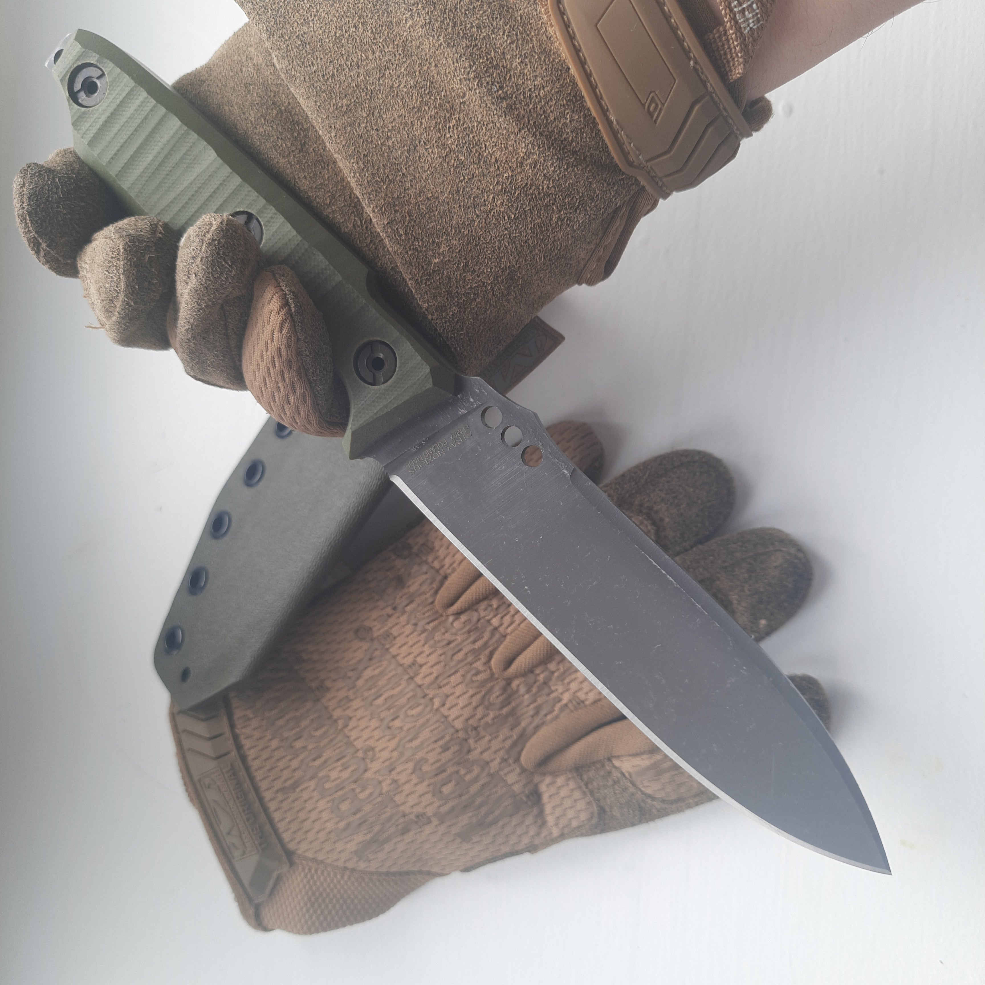 Nóż taktyczny Atrax NOXIOUS z brązową rękojeścią i powłoką LR BLACK Cerakote