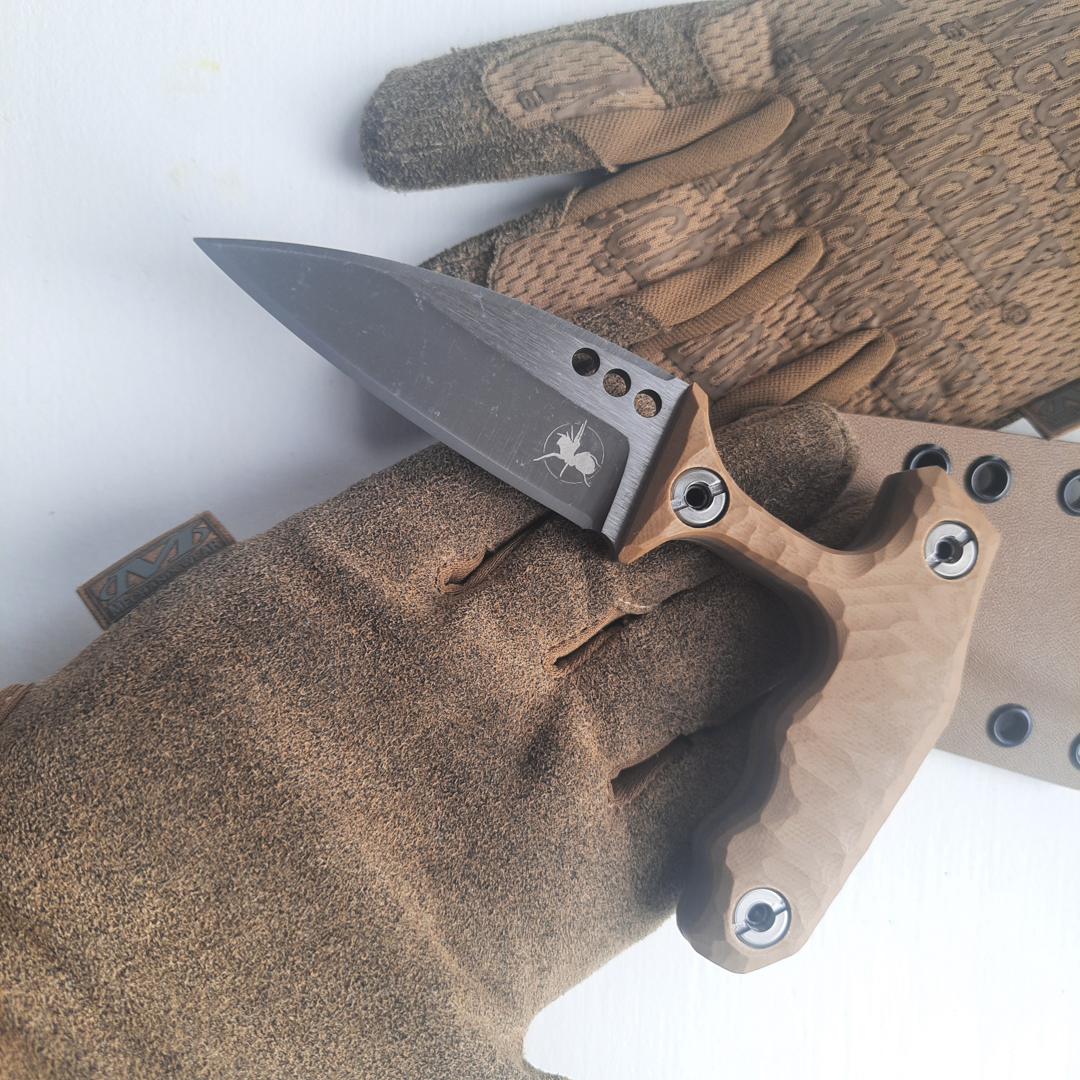 Atrax ENKIDU Taktisches Stoßmesser mit schwarzem Griff und LR Black Cerakote-Finish