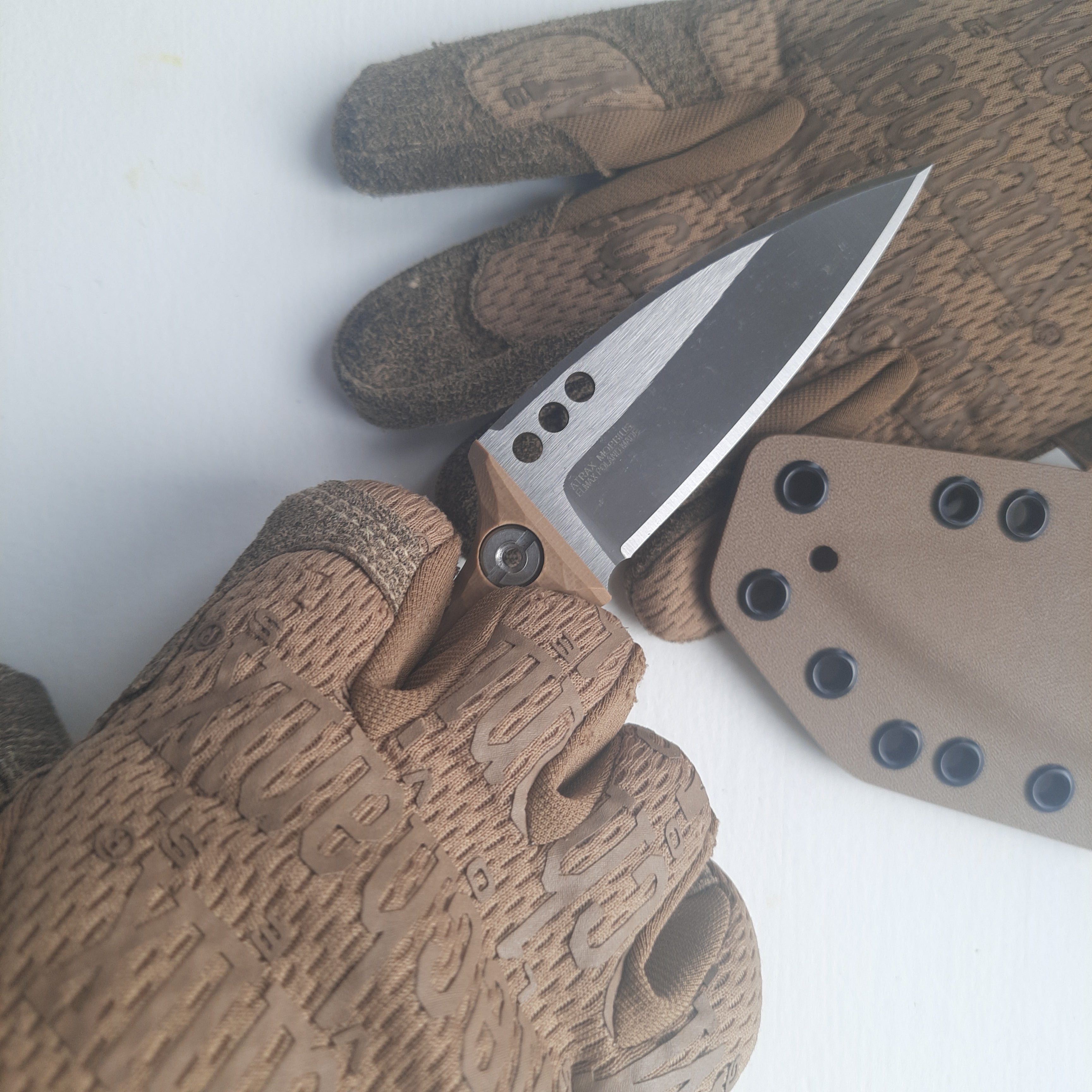 Atrax ENKIDU Taktisches Stoßmesser mit schwarzem Griff und LR Black Cerakote-Finish