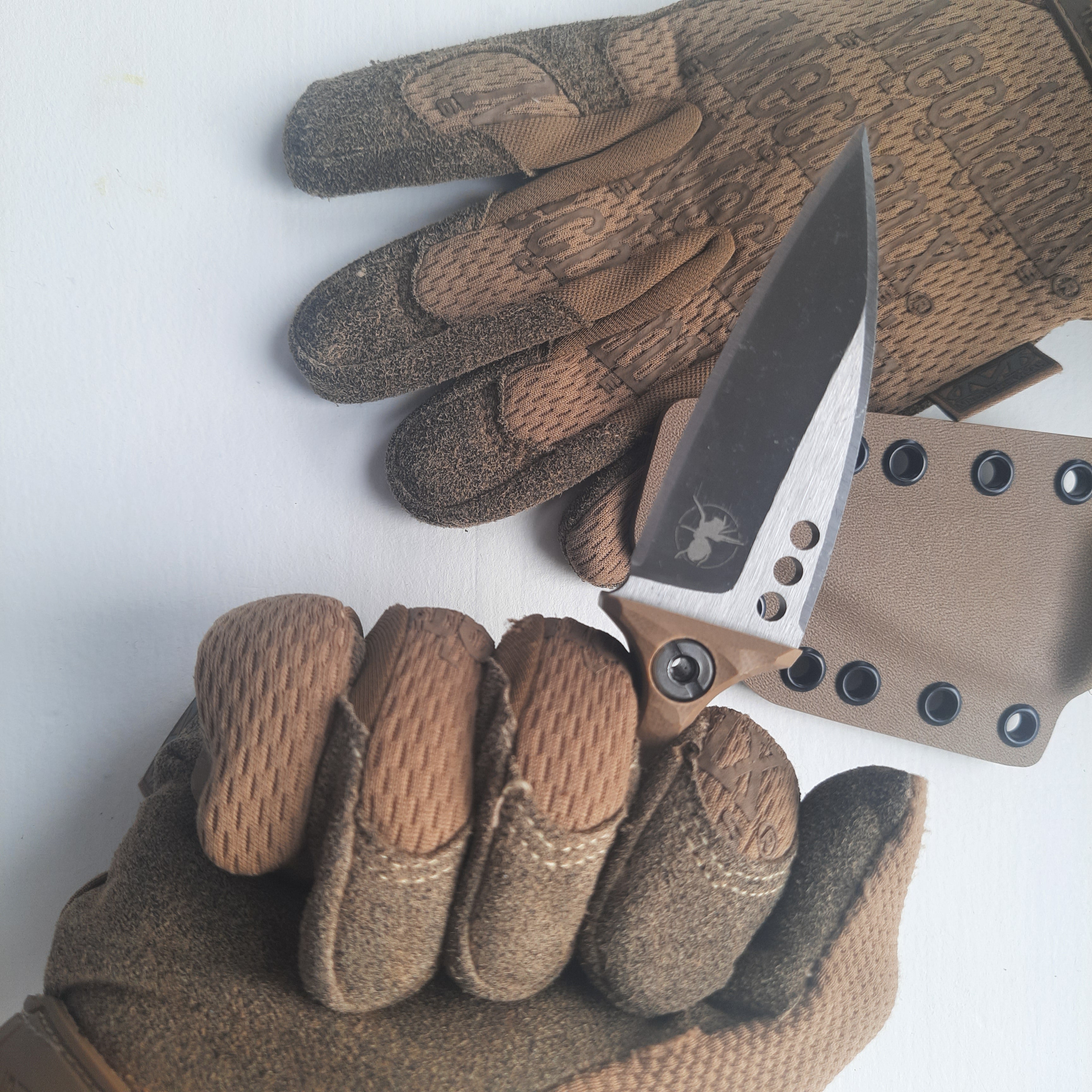 Atrax ENKIDU Taktisches Stoßmesser mit schwarzem Griff und LR Black Cerakote-Finish