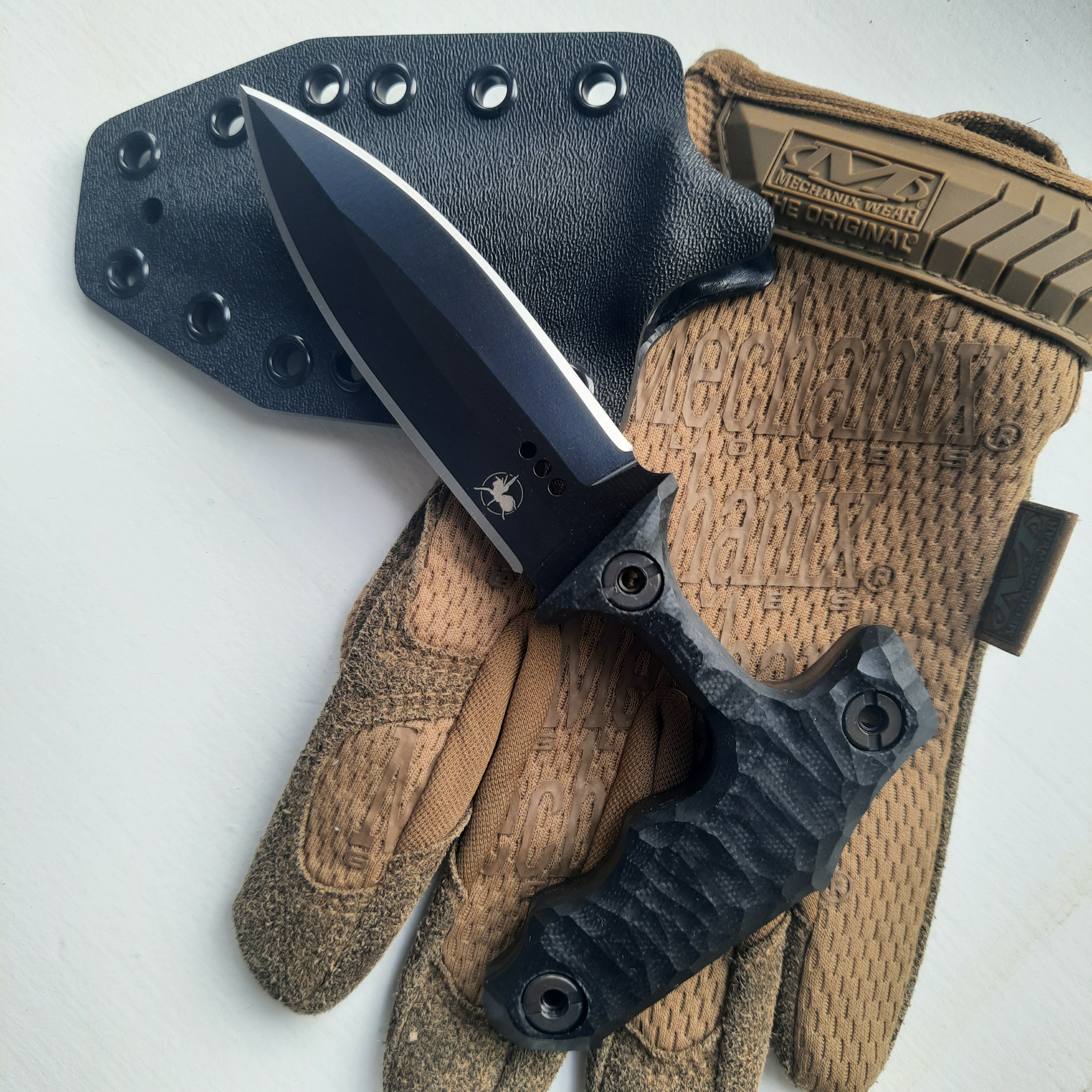 Atrax ENKIDU Taktisches Stoßmesser mit schwarzem Griff und LR Black Cerakote-Finish