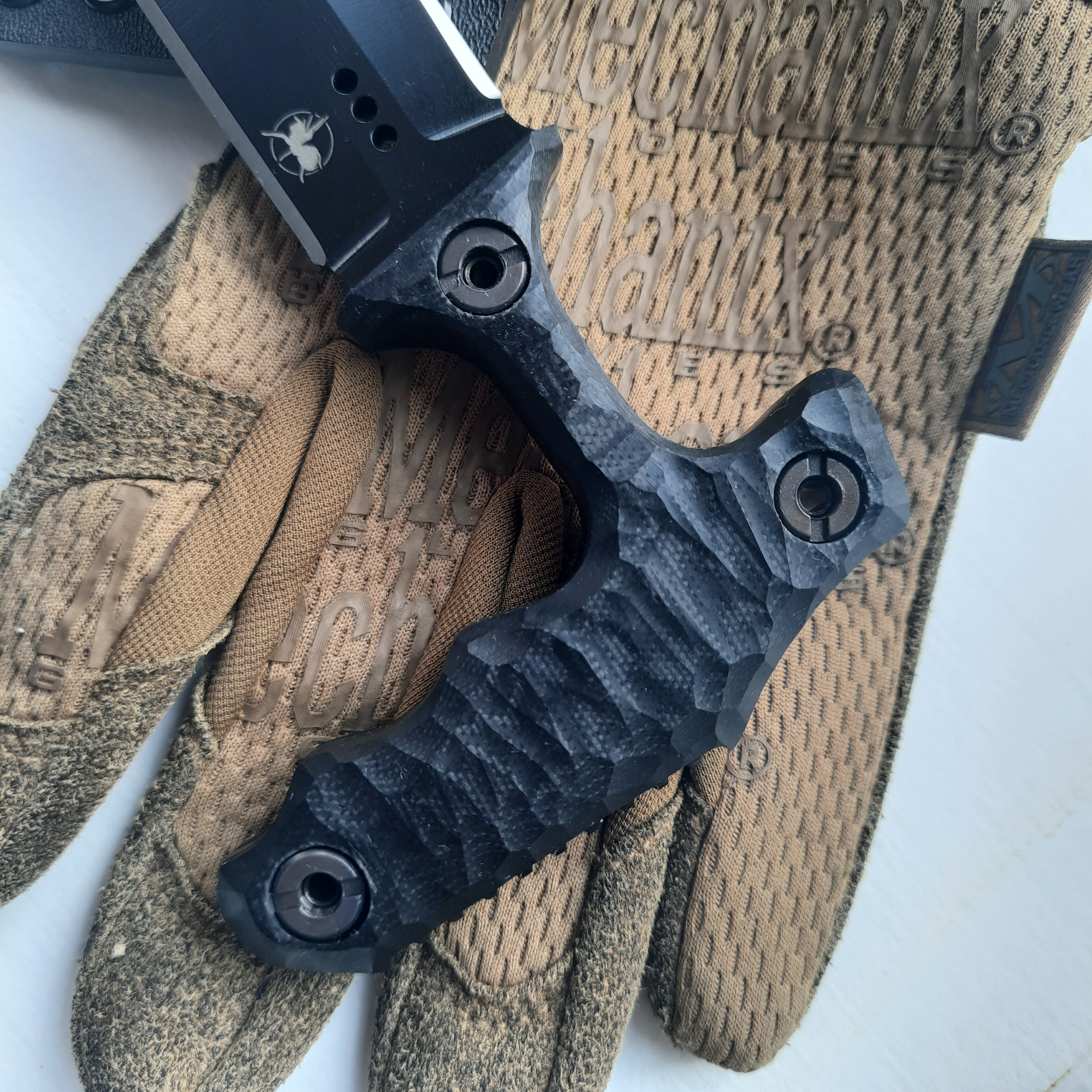 Atrax ENKIDU Taktisches Stoßmesser mit schwarzem Griff und LR Black Cerakote-Finish