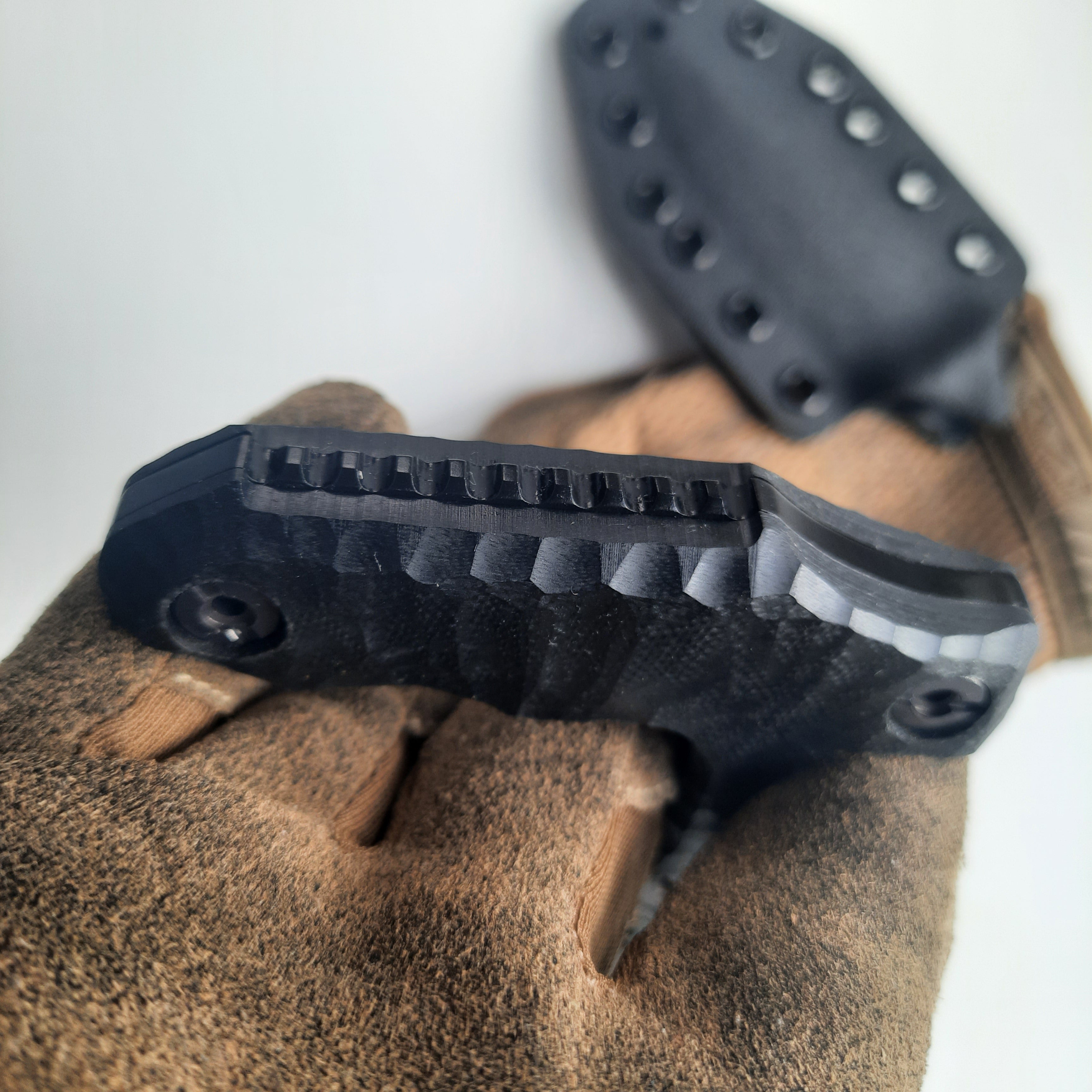 Atrax ENKIDU Taktisches Stoßmesser mit schwarzem Griff und LR Black Cerakote-Finish