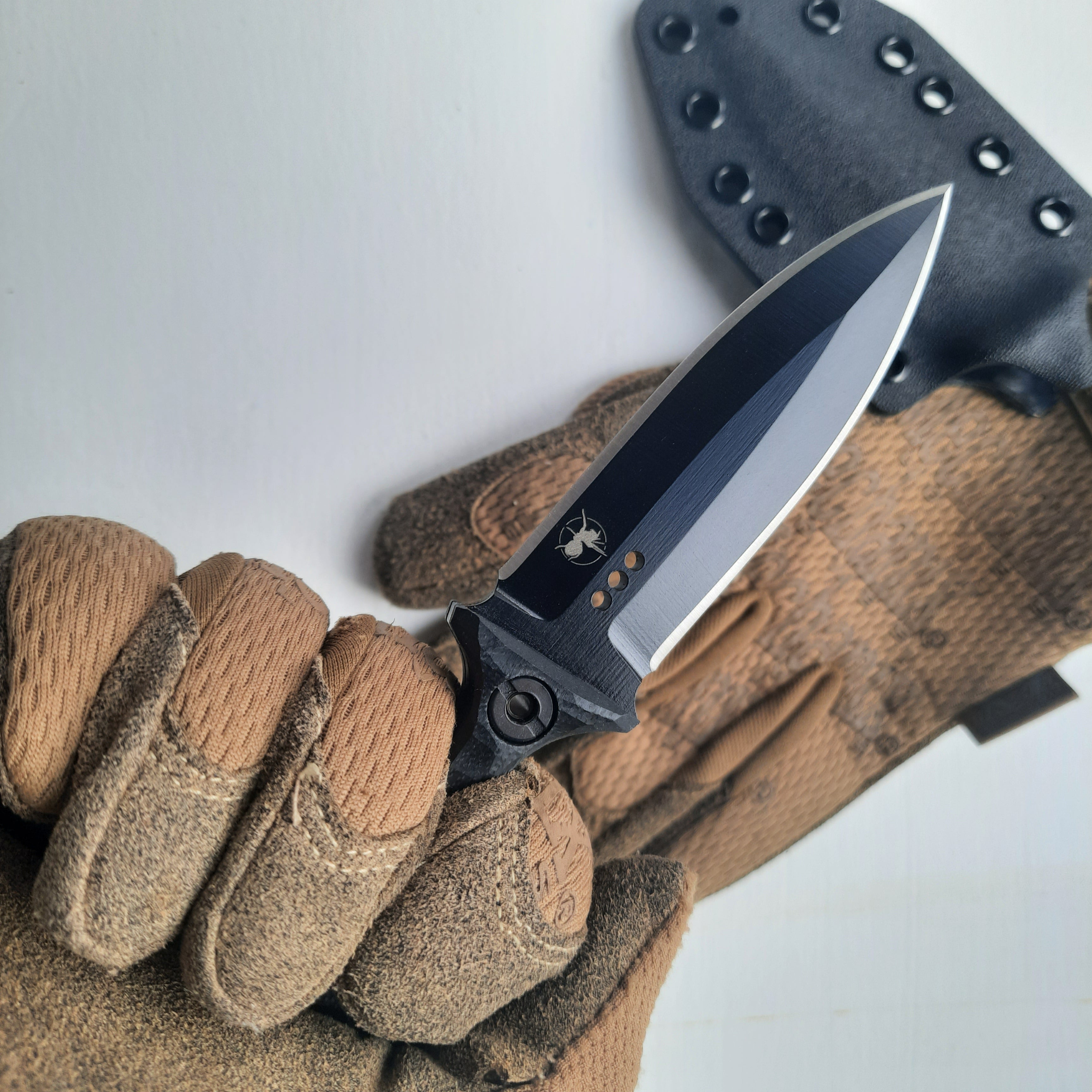 Atrax ENKIDU Taktisches Stoßmesser mit schwarzem Griff und LR Black Cerakote-Finish