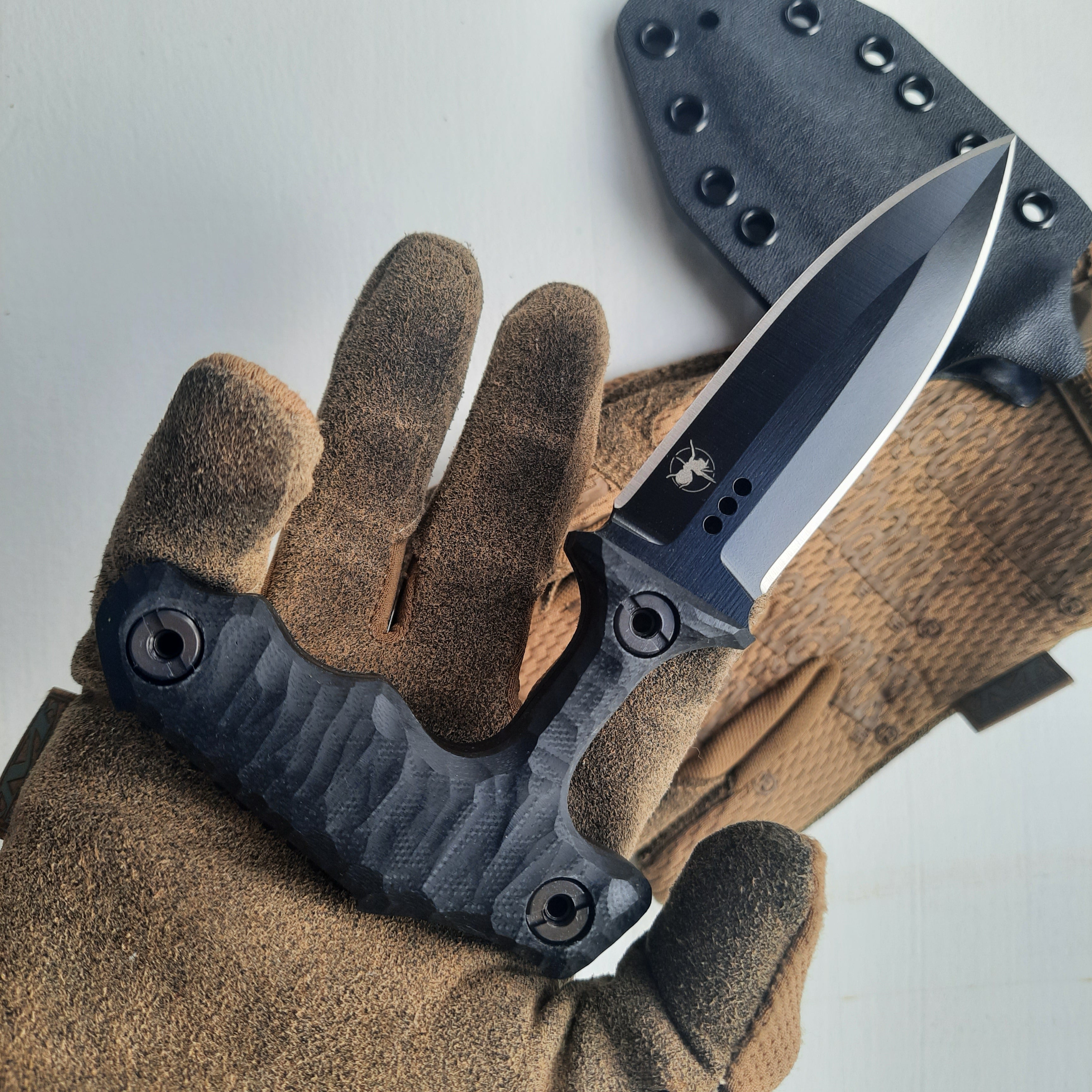 Atrax ENKIDU Taktisches Stoßmesser mit schwarzem Griff und LR Black Cerakote-Finish