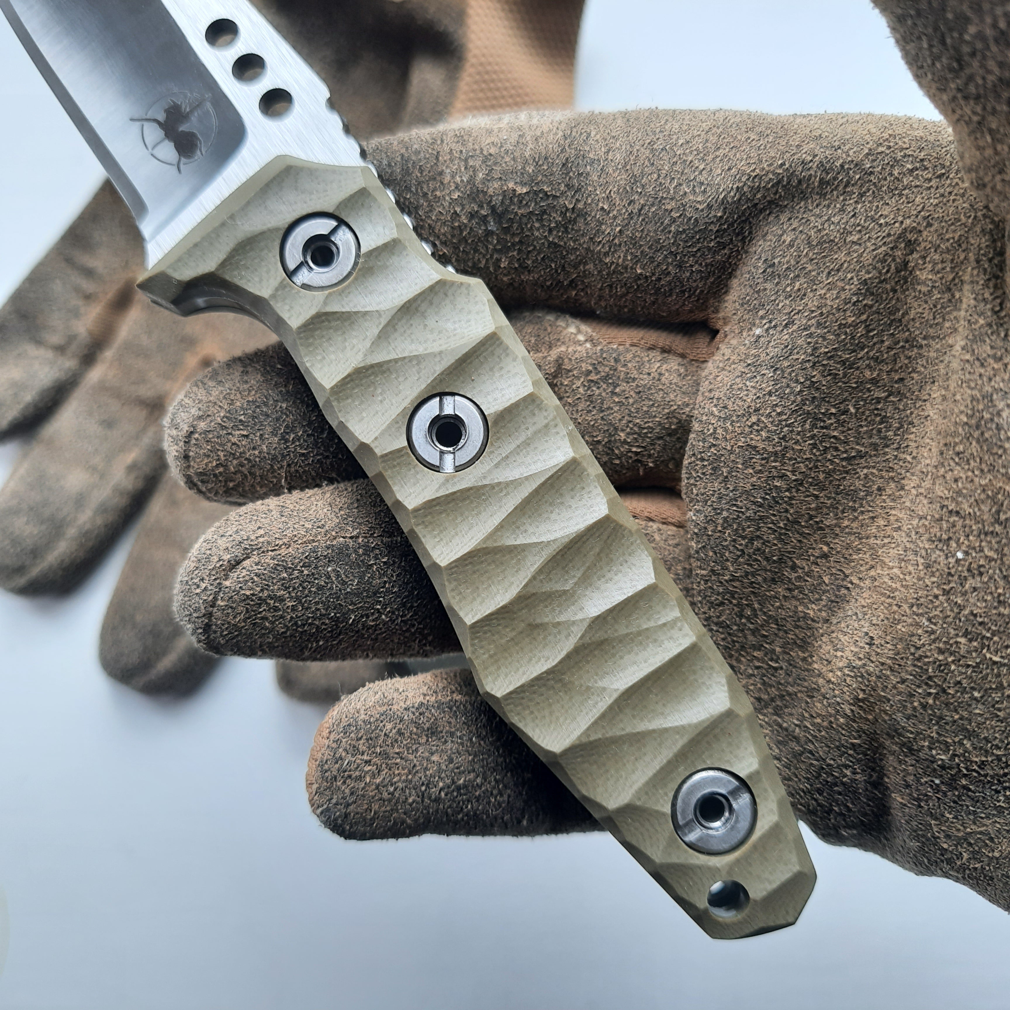 Nóż ATRAX SERUM Silver Satin Tactical & Daycare Tanto z uchwytem z zielonej micarty