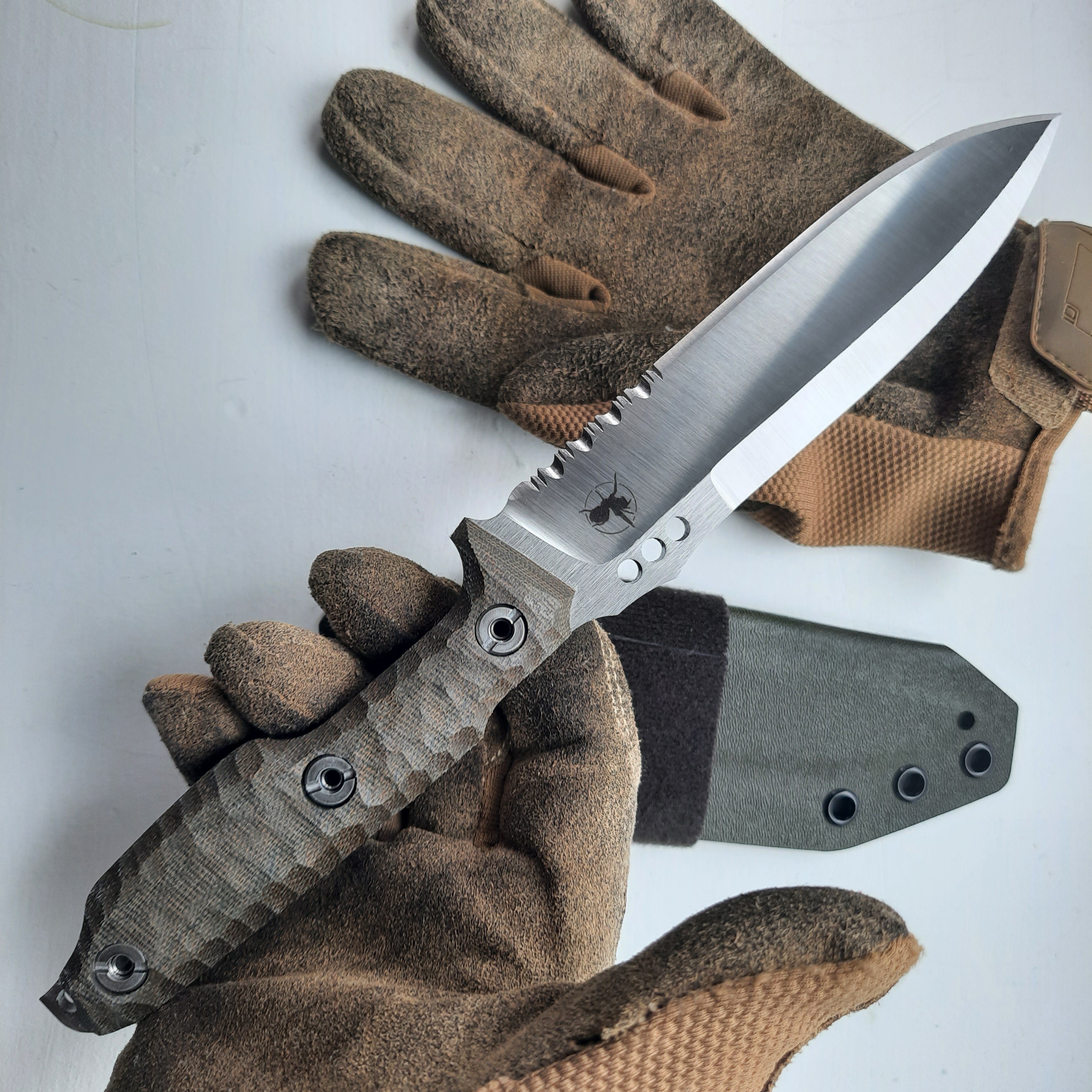 Atrax NOXIOUS Tactical Knife with Green Canvas Micarta silver satin with serration