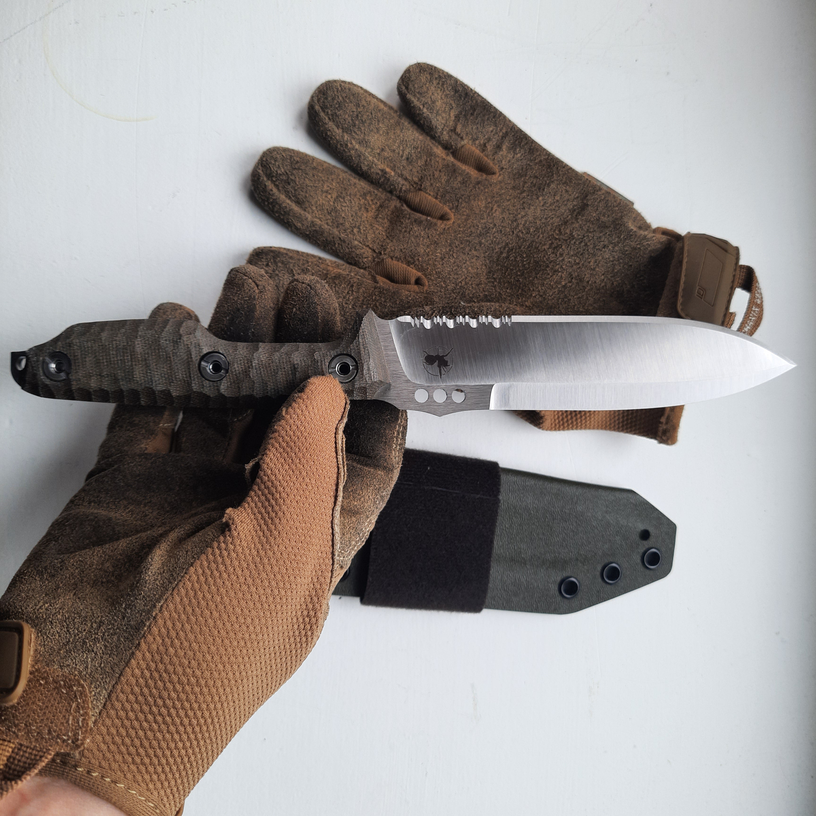 Atrax NOXIOUS Tactical Knife with Green Canvas Micarta silver satin with serration