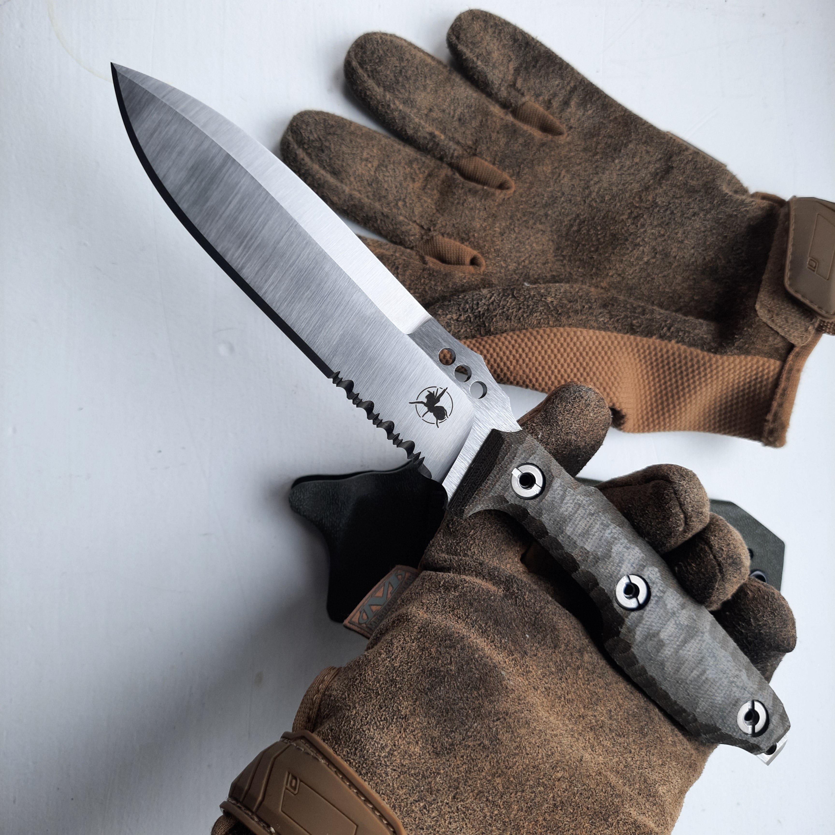 Atrax NOXIOUS Tactical Knife with Green Canvas Micarta silver satin with serration