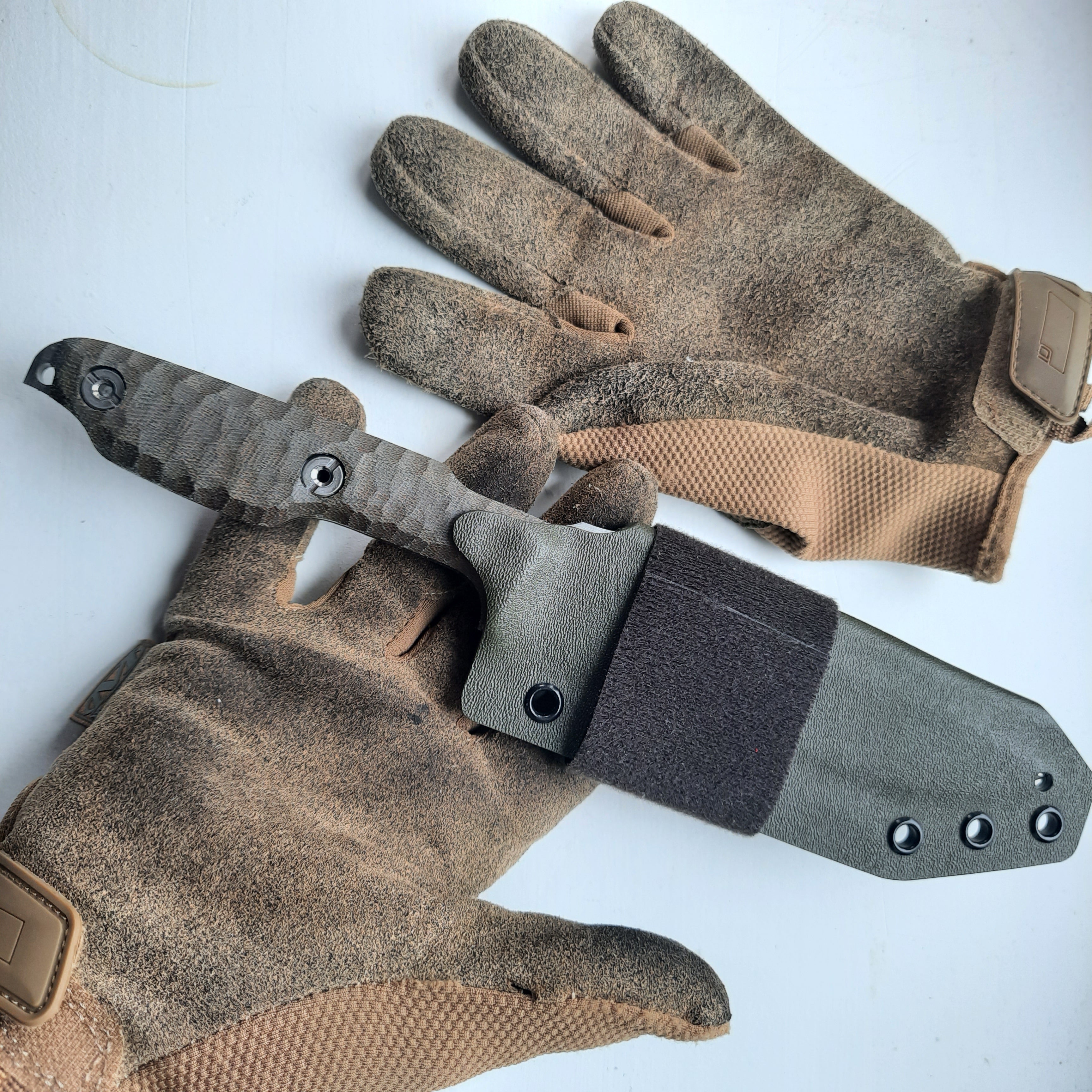 Atrax NOXIOUS Tactical Knife with Green Canvas Micarta silver satin with serration