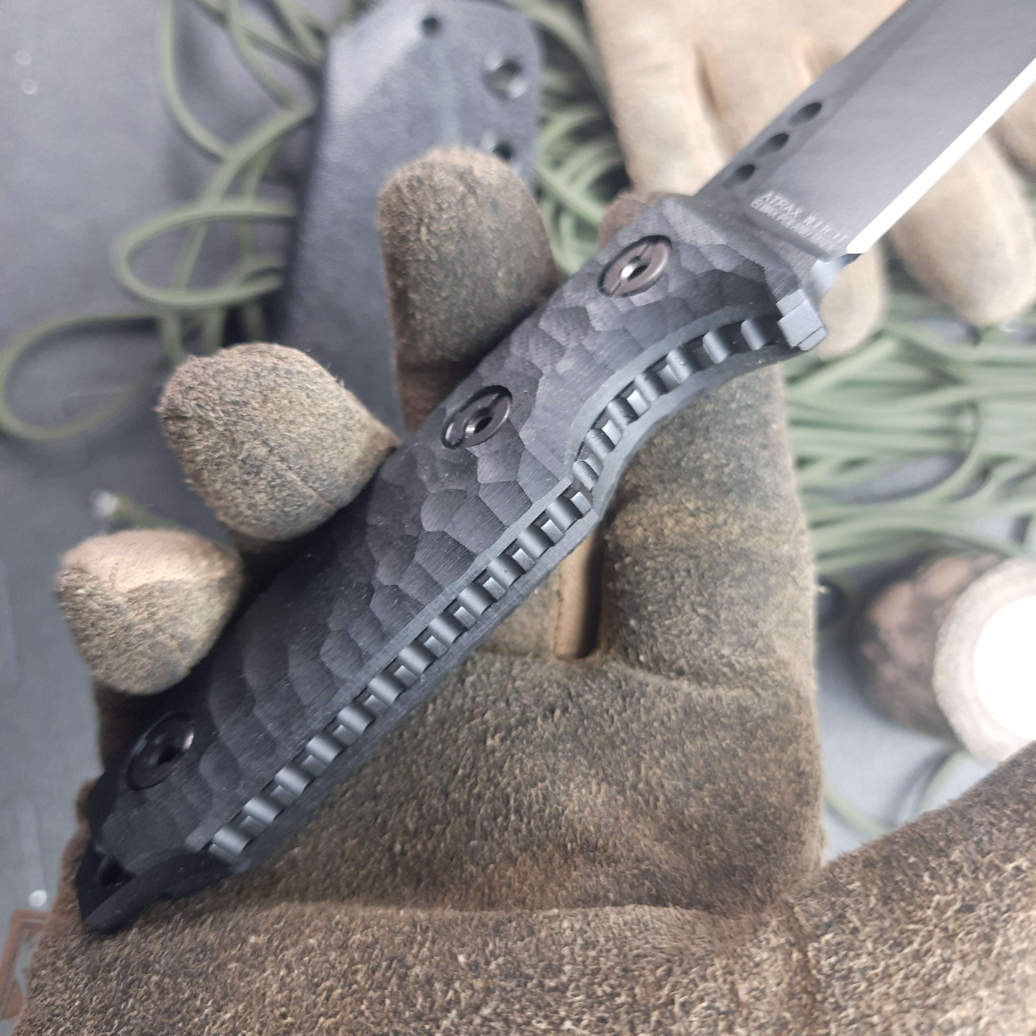 Atrax BOA Taktisches Messer Stonewashed mit braunem G10-Griff