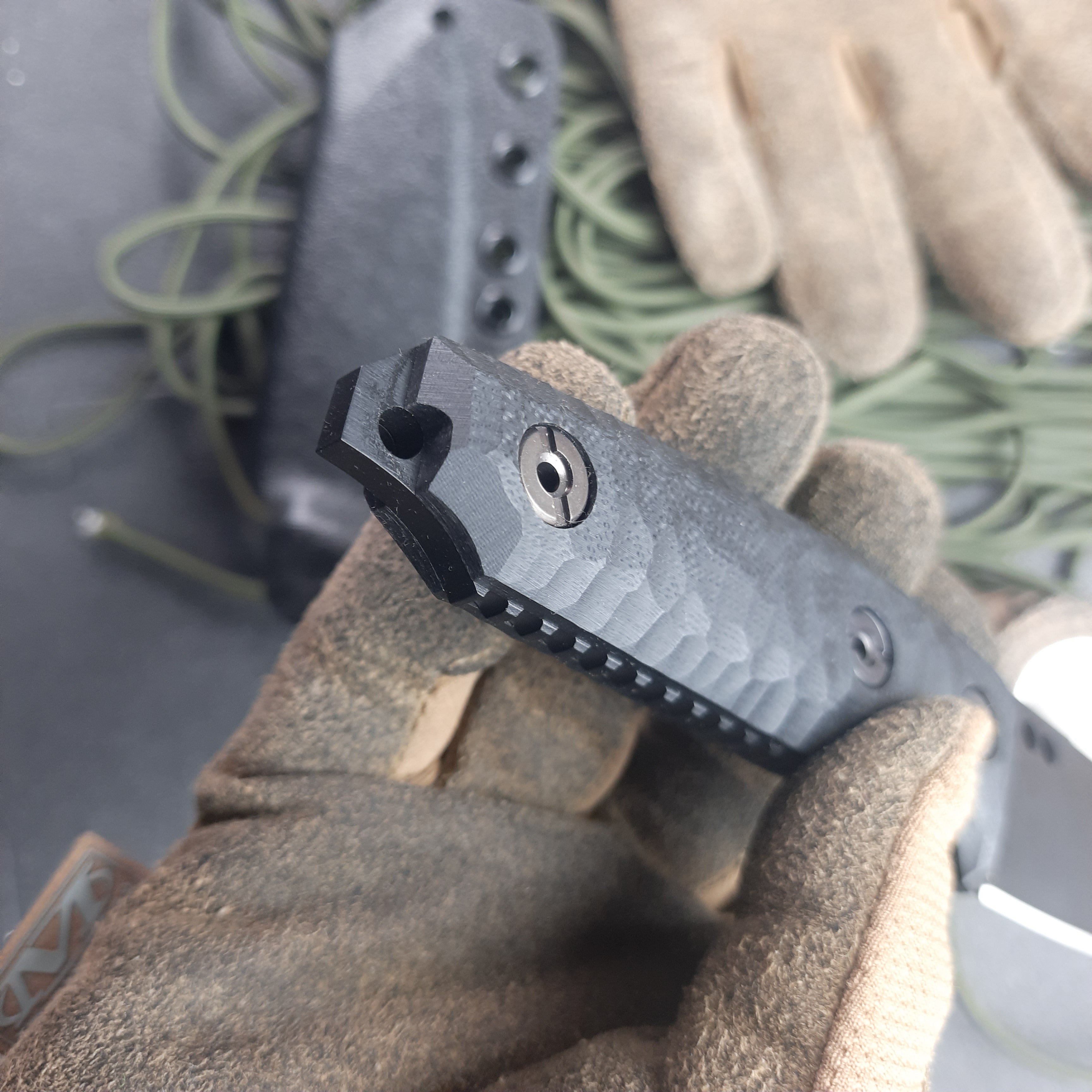 Atrax BOA Taktisches Messer Stonewashed mit braunem G10-Griff