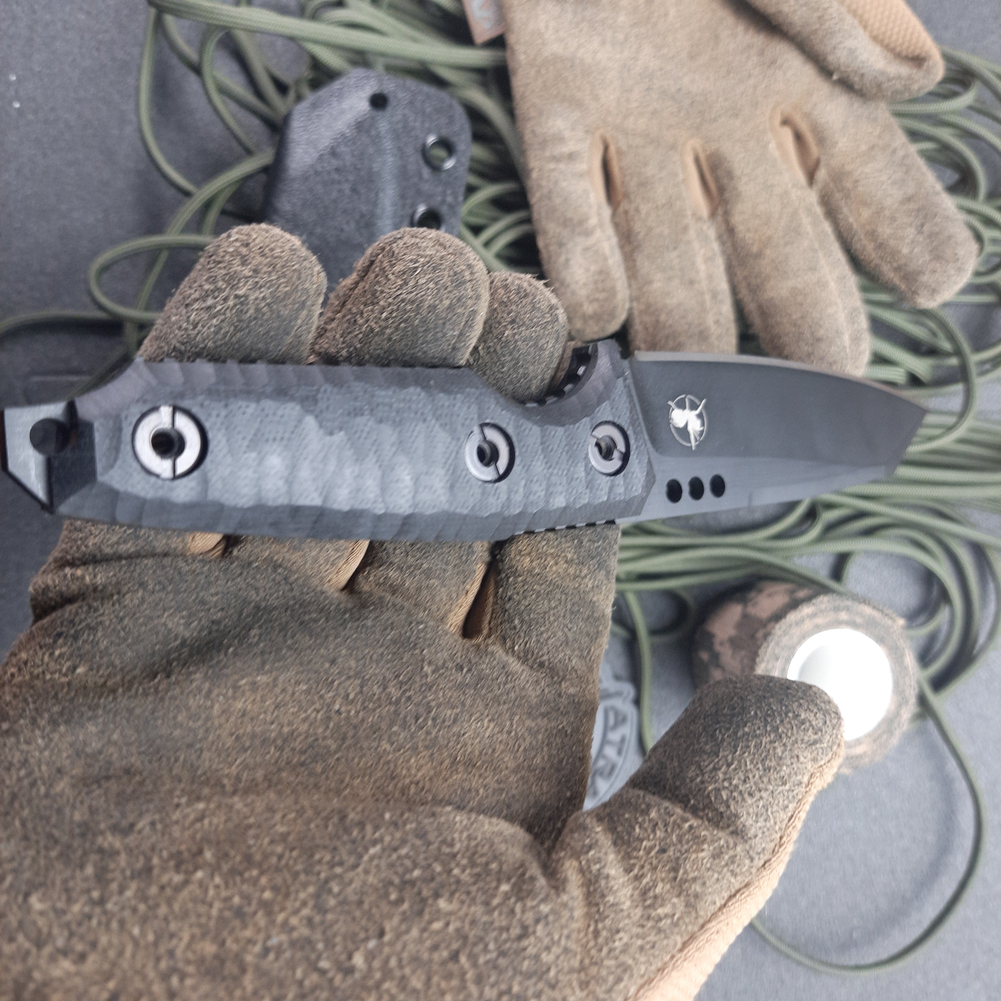 Atrax BOA Taktisches Messer Stonewashed mit braunem G10-Griff