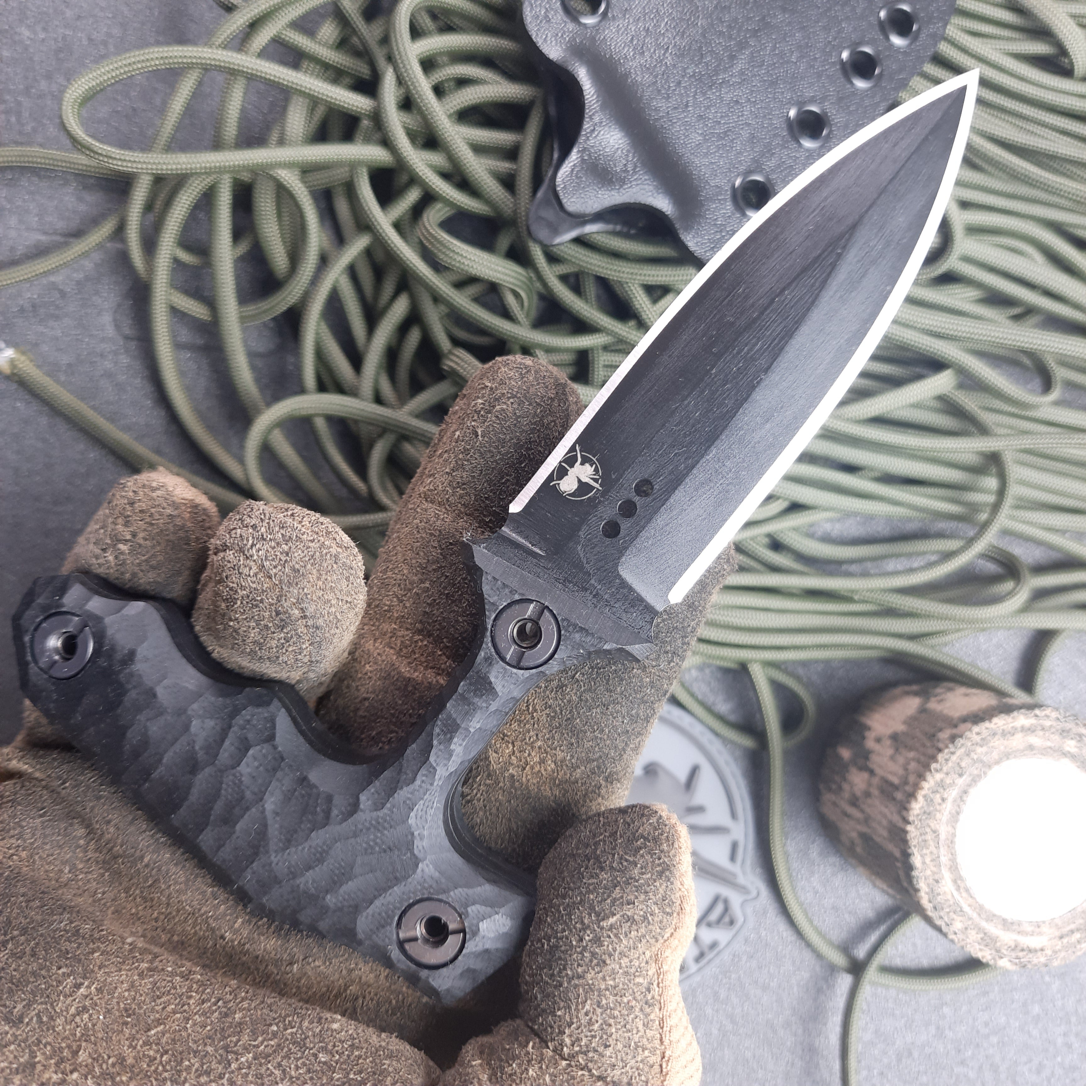 Nóż taktyczny Atrax ENKIDU z czarną rękojeścią i wykończeniem LR Black Cerakote