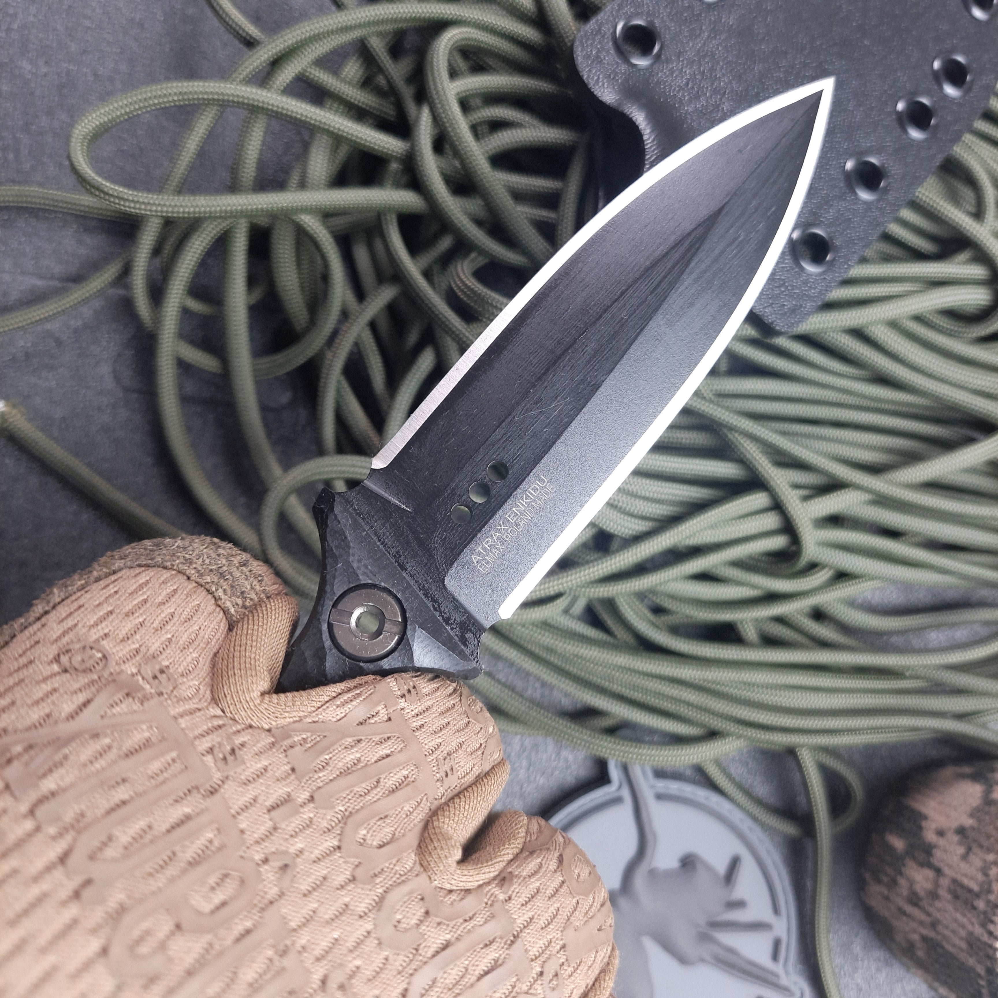 Nóż taktyczny Atrax ENKIDU z czarną rękojeścią i wykończeniem LR Black Cerakote