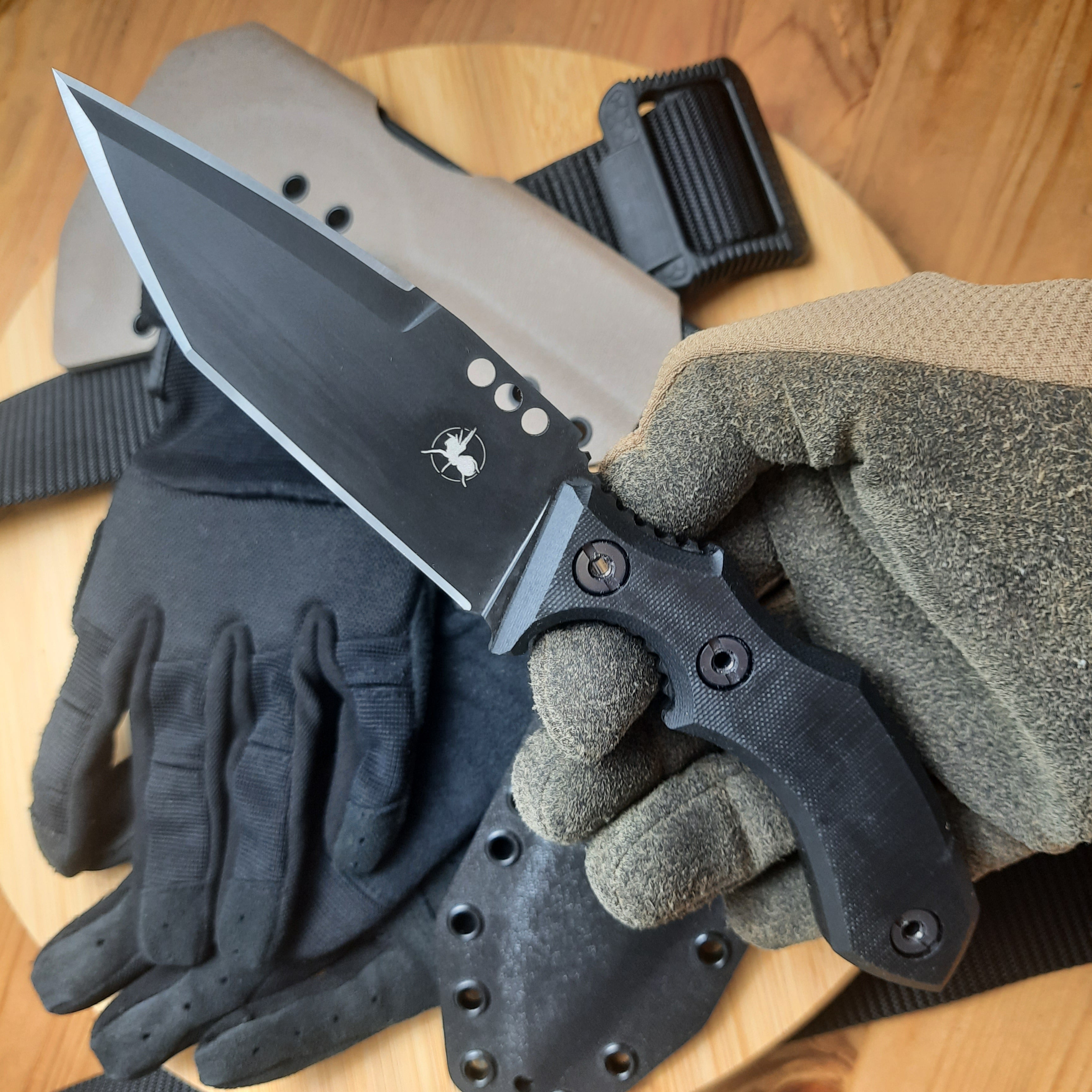 Atrax Rogue Taktisches Messer mit schwarzem G10-Griff und silbernem Satin-Finish