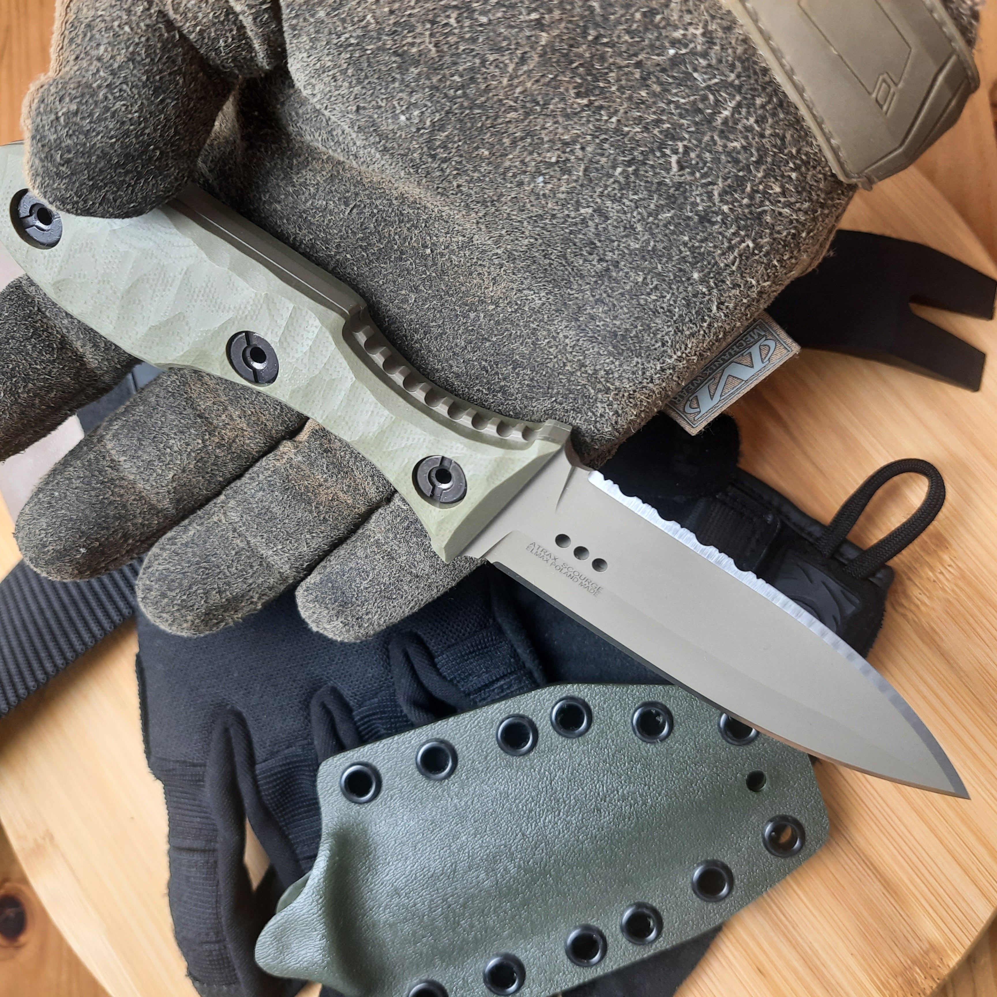 Atrax SCOURGE DAGGER Silber Satin Taktisches Messer mit braunem G10-Griff