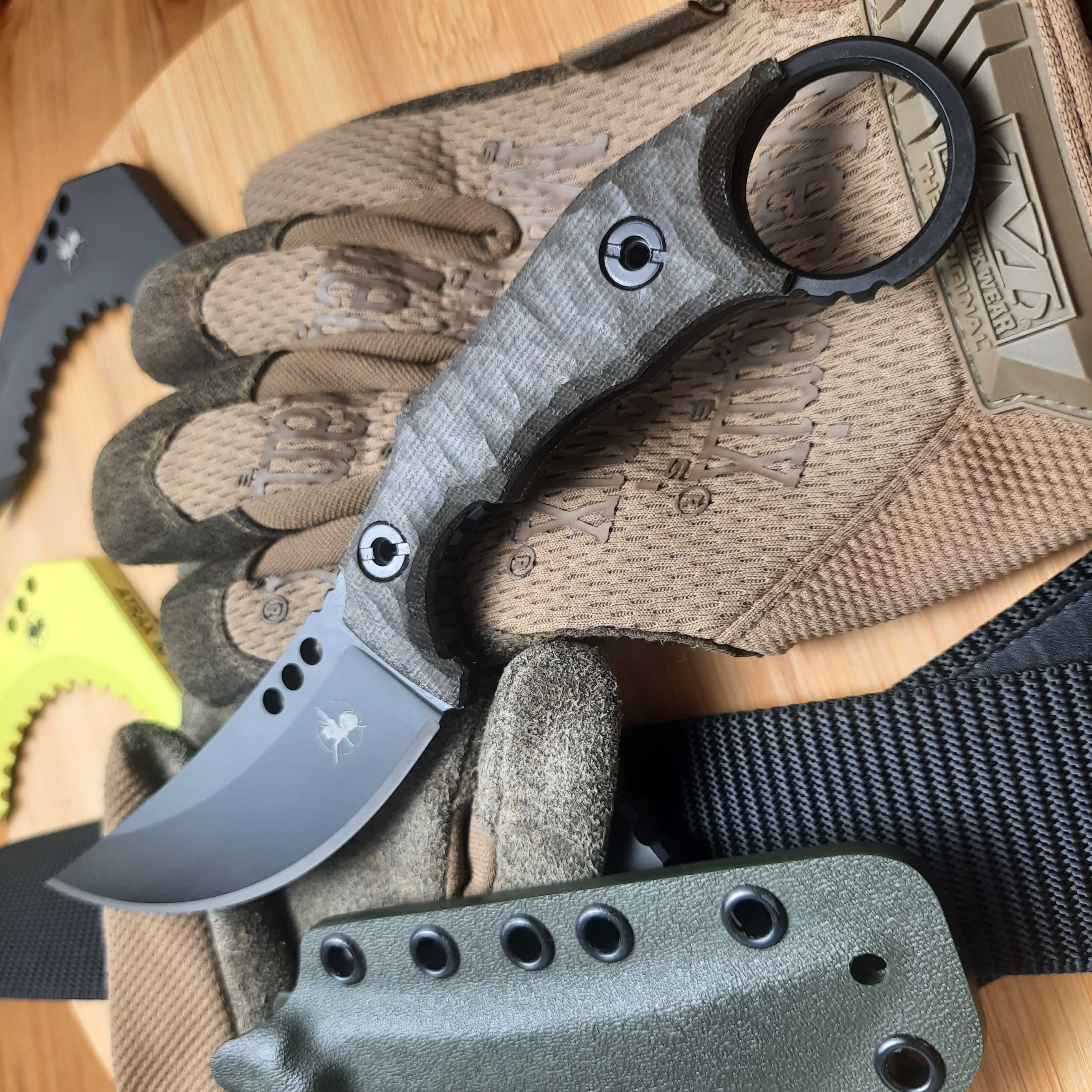 Nóż taktyczny Atrax PLAGUE Stonewashed z czarną rękojeścią G10 i czarnym kydexem