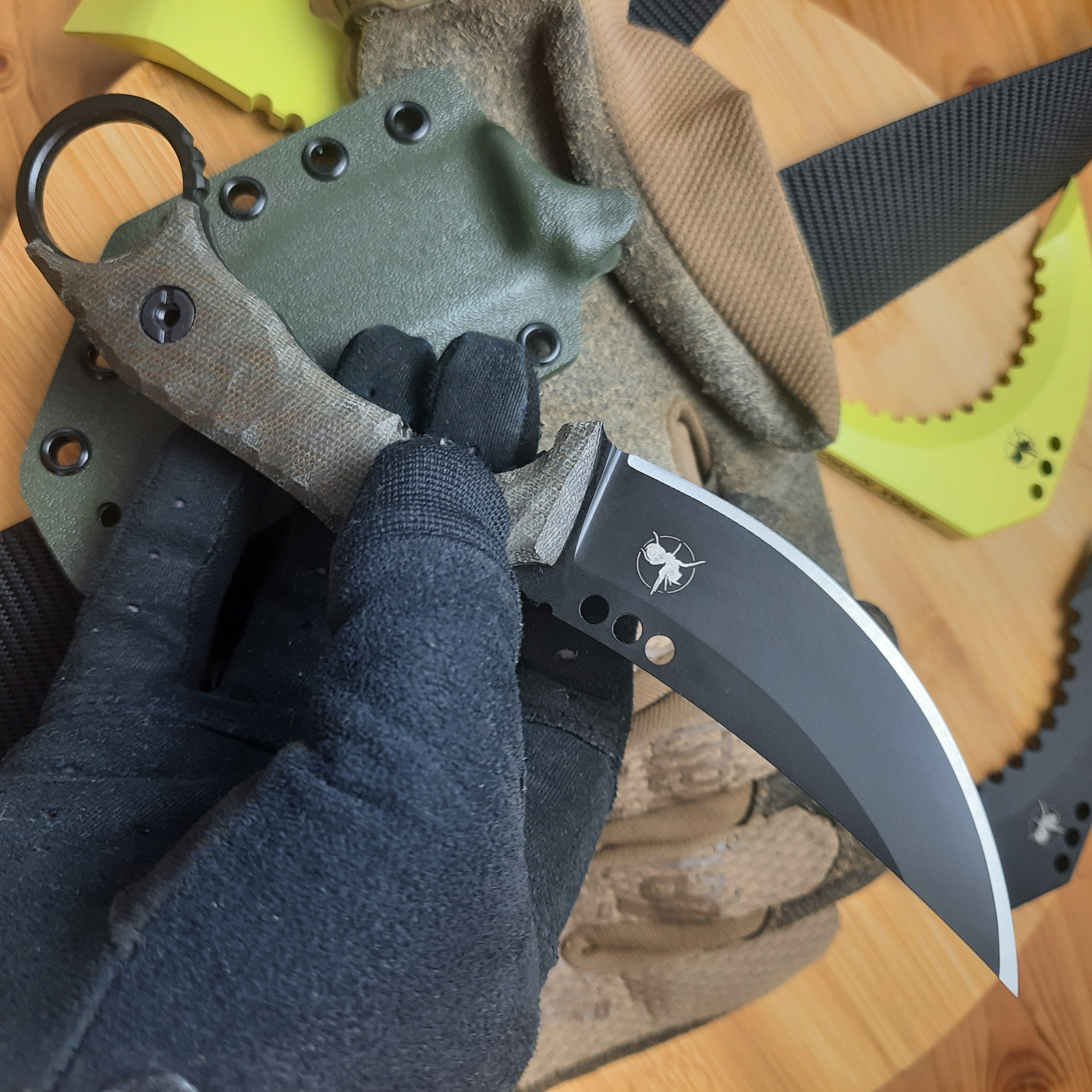 Nóż taktyczny Atrax PLAGUE Stonewashed z czarną rękojeścią G10 i czarnym kydexem