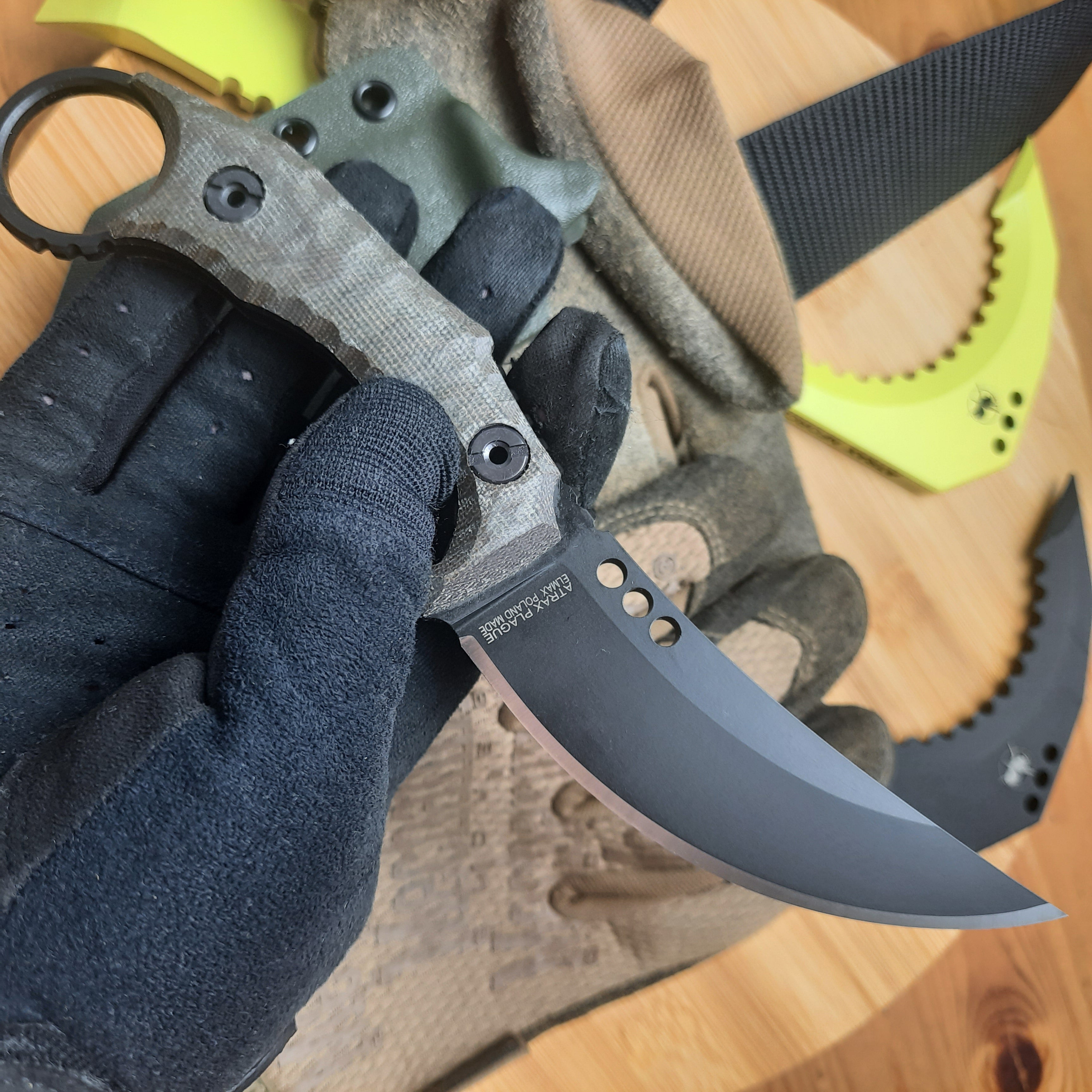 Nóż taktyczny Atrax PLAGUE Stonewashed z czarną rękojeścią G10 i czarnym kydexem