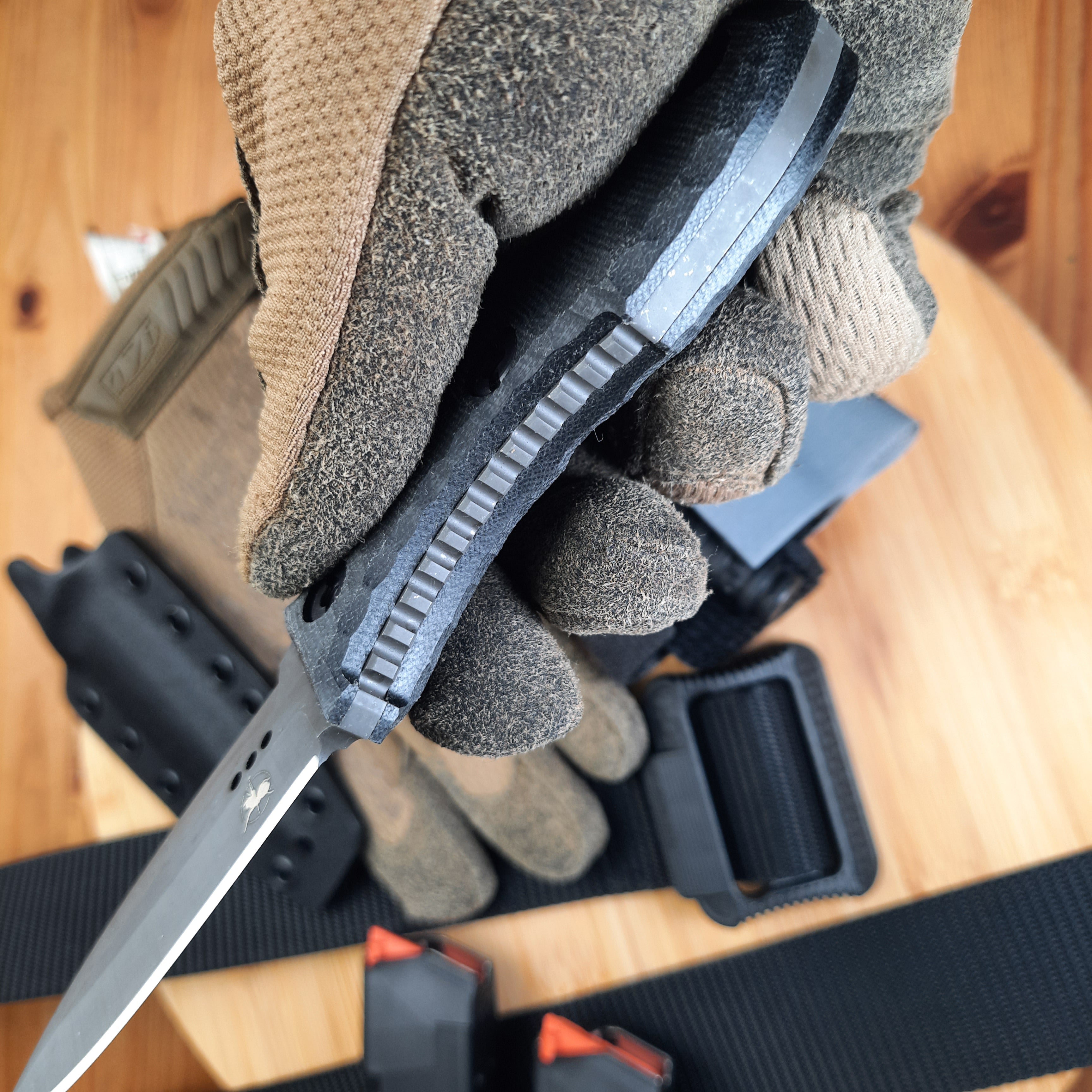 Atrax SCOURGE DAGGER Silber Satin Taktisches Messer mit braunem G10-Griff