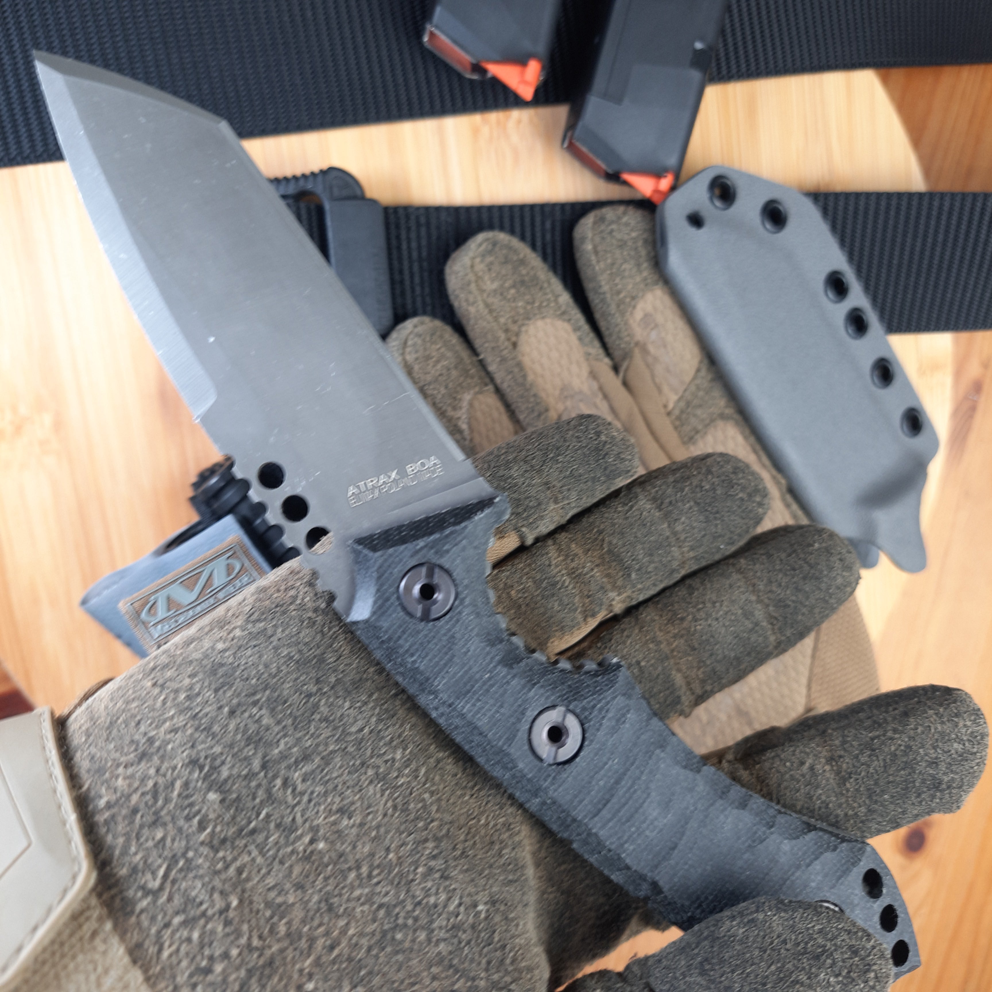 Atrax BOA Taktisches Messer Stonewashed mit braunem G10-Griff