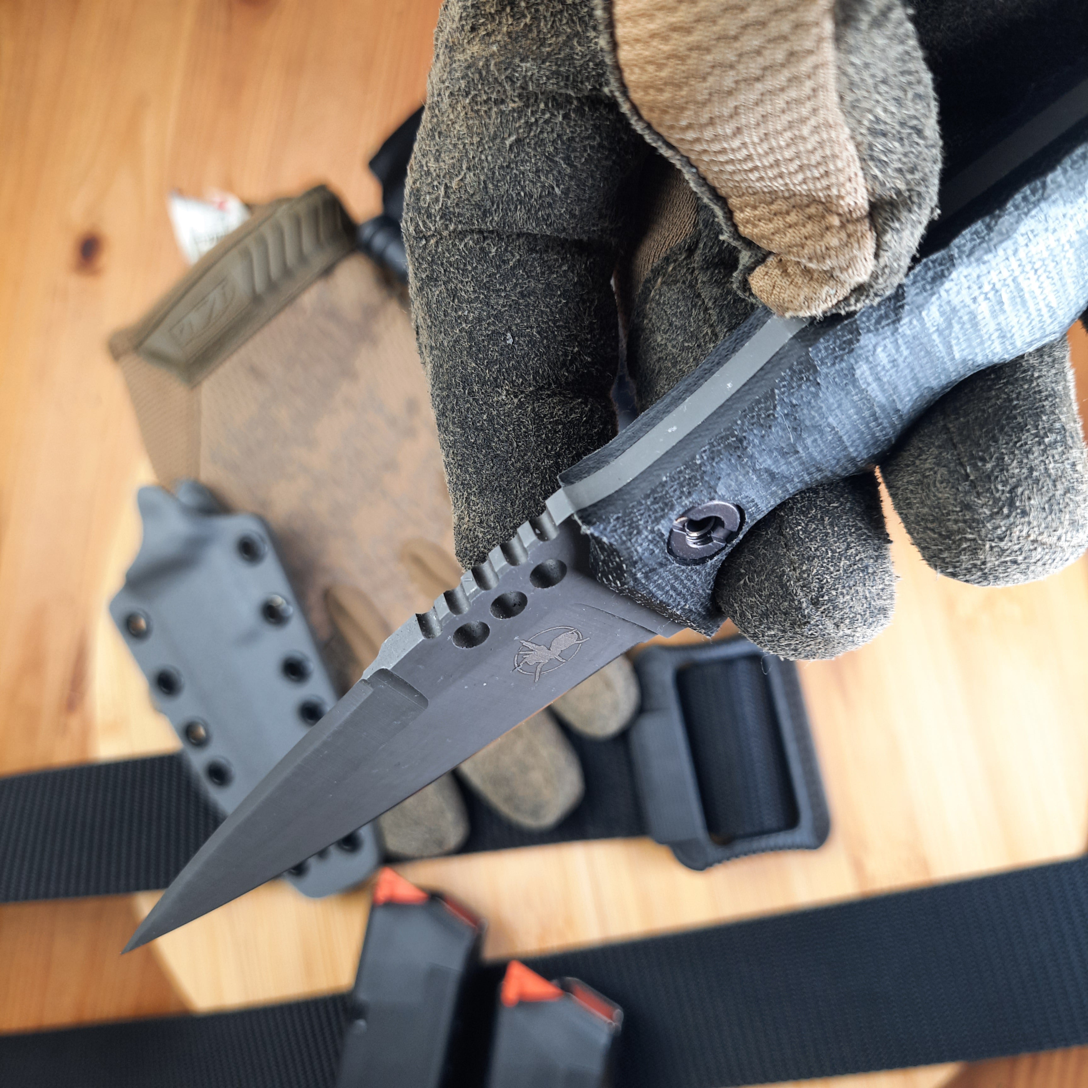 Atrax HAVOC stonewashed Taktisches Messer mit grünem Canvas-Micarta-Griff