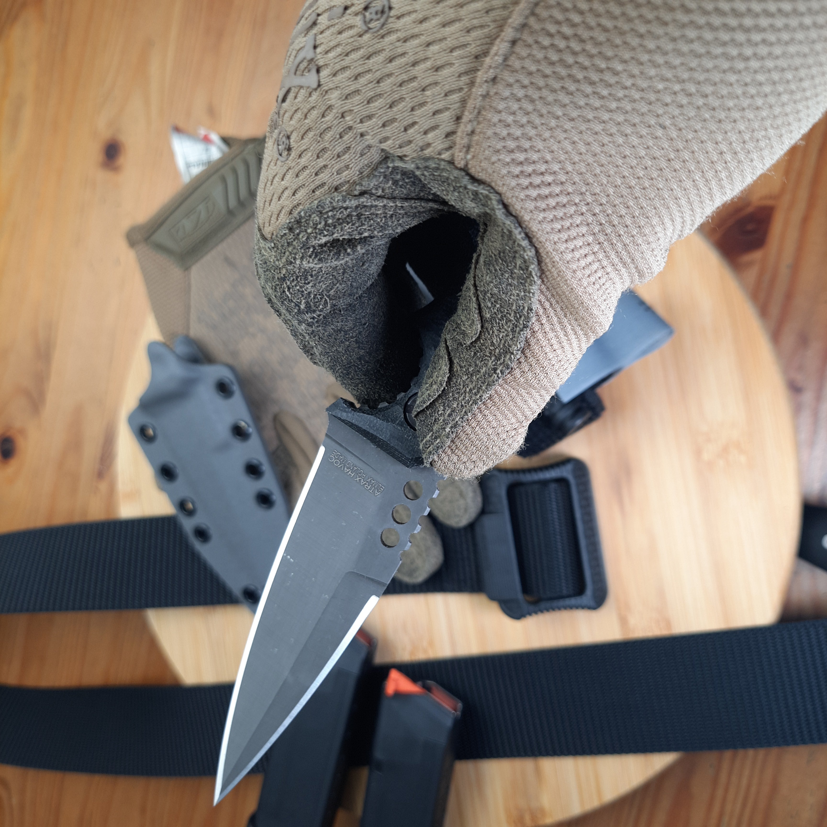 Atrax HAVOC stonewashed Taktisches Messer mit grünem Canvas-Micarta-Griff