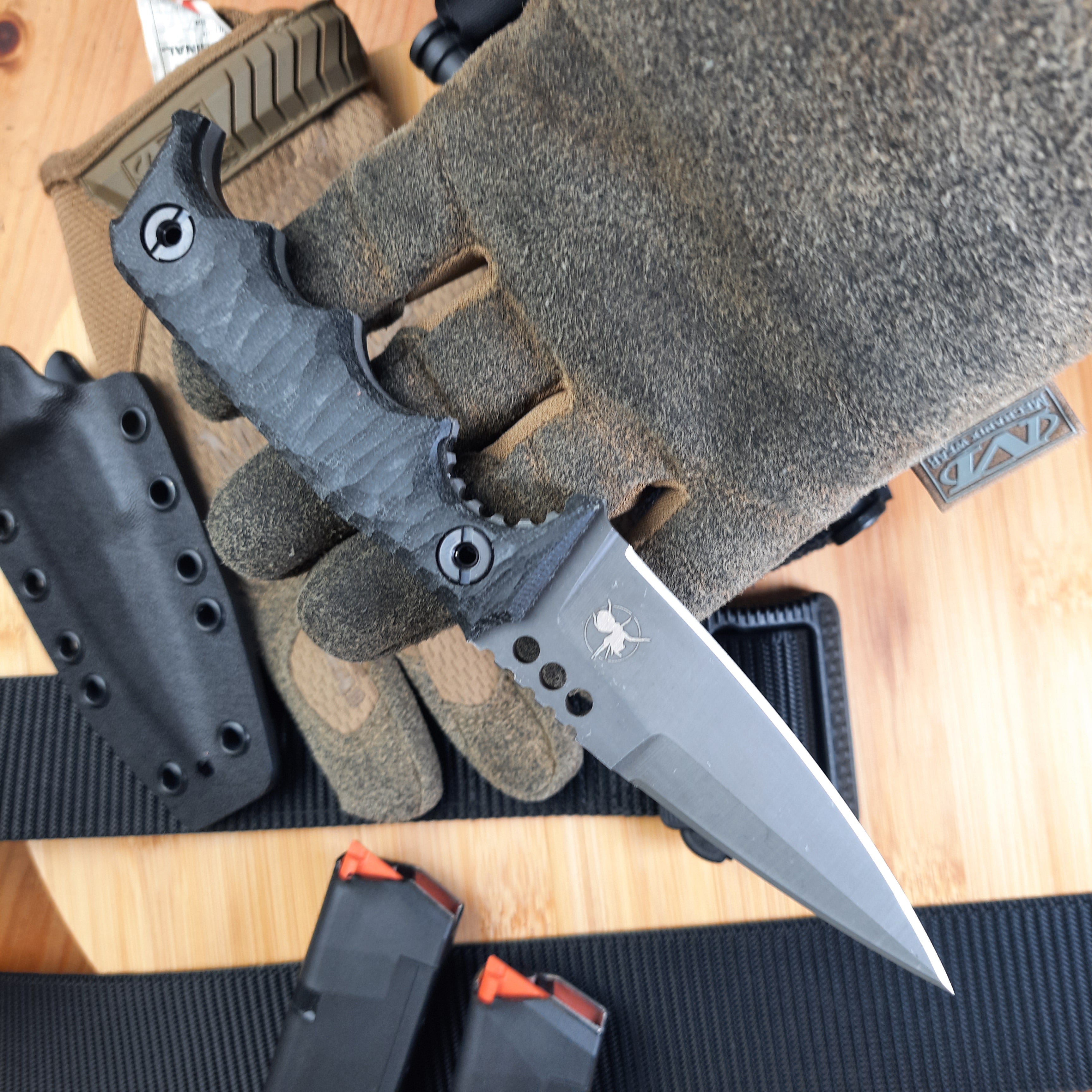 Atrax HAVOC stonewashed Taktisches Messer mit grünem Canvas-Micarta-Griff