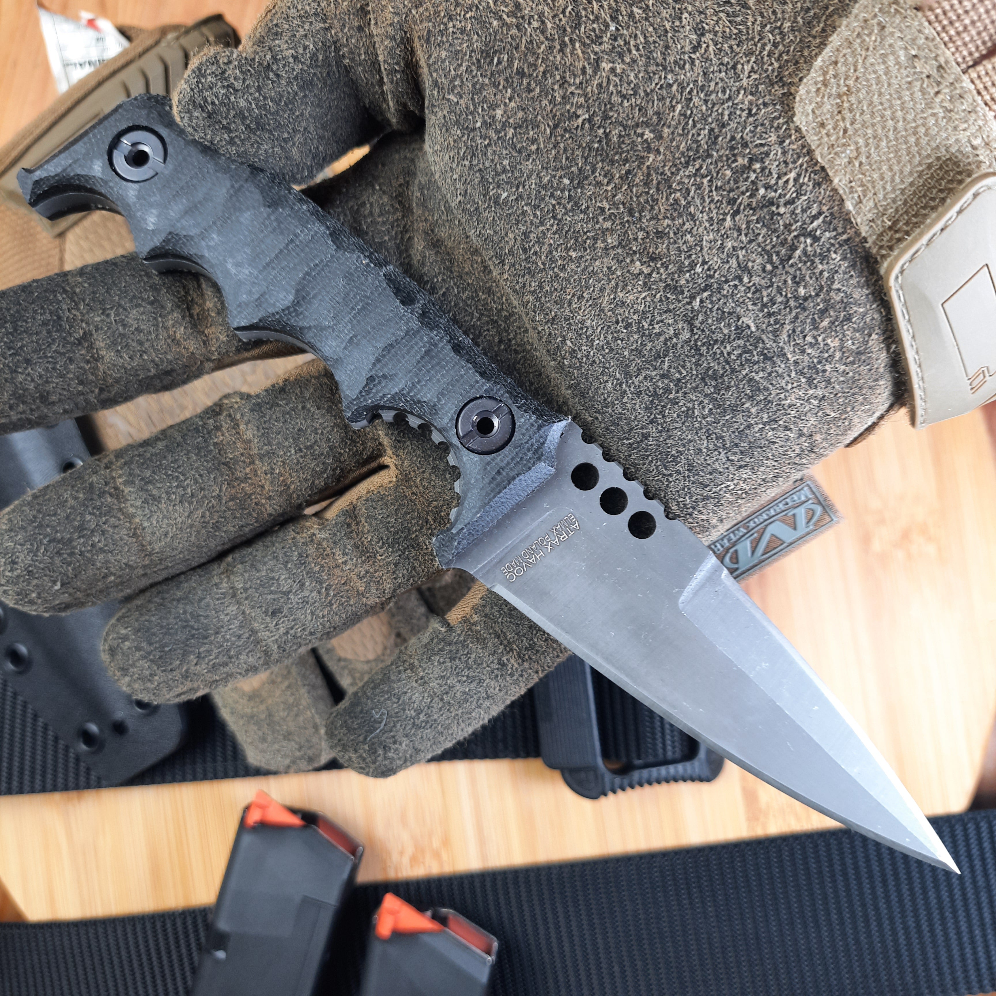 Atrax HAVOC stonewashed Taktisches Messer mit grünem Canvas-Micarta-Griff